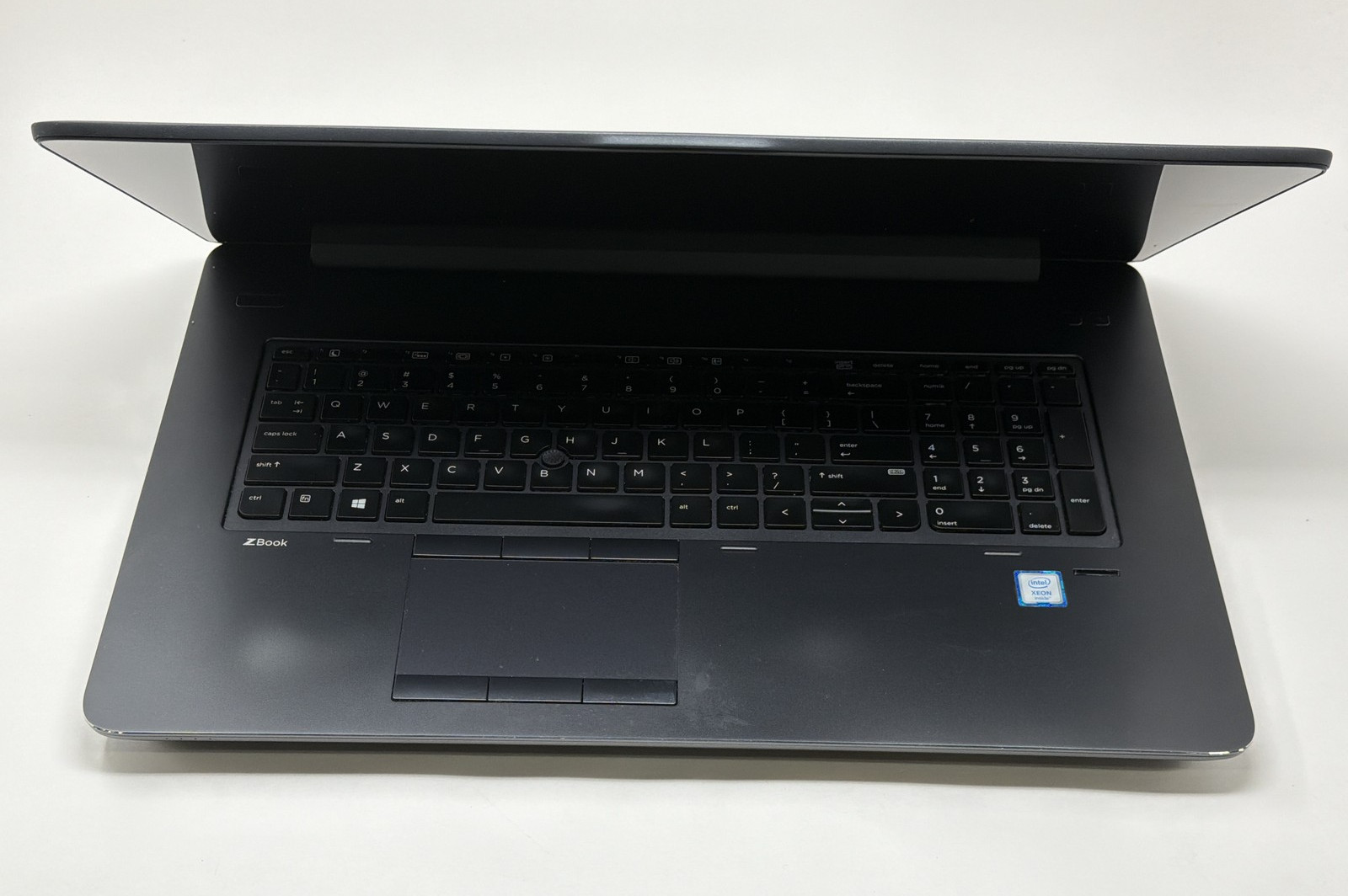 HP ZBook 17 G4 Intel Xeon E3-1535M v6 64GB 2TB SSD Quadro P40 Space Silver Good