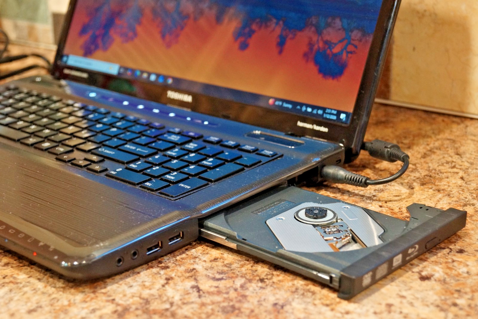Active 22H2 Version WIN10 PRO Toshiba P775-S7215,GEN2 i7@2.00GHz,6GB RAM,720GB