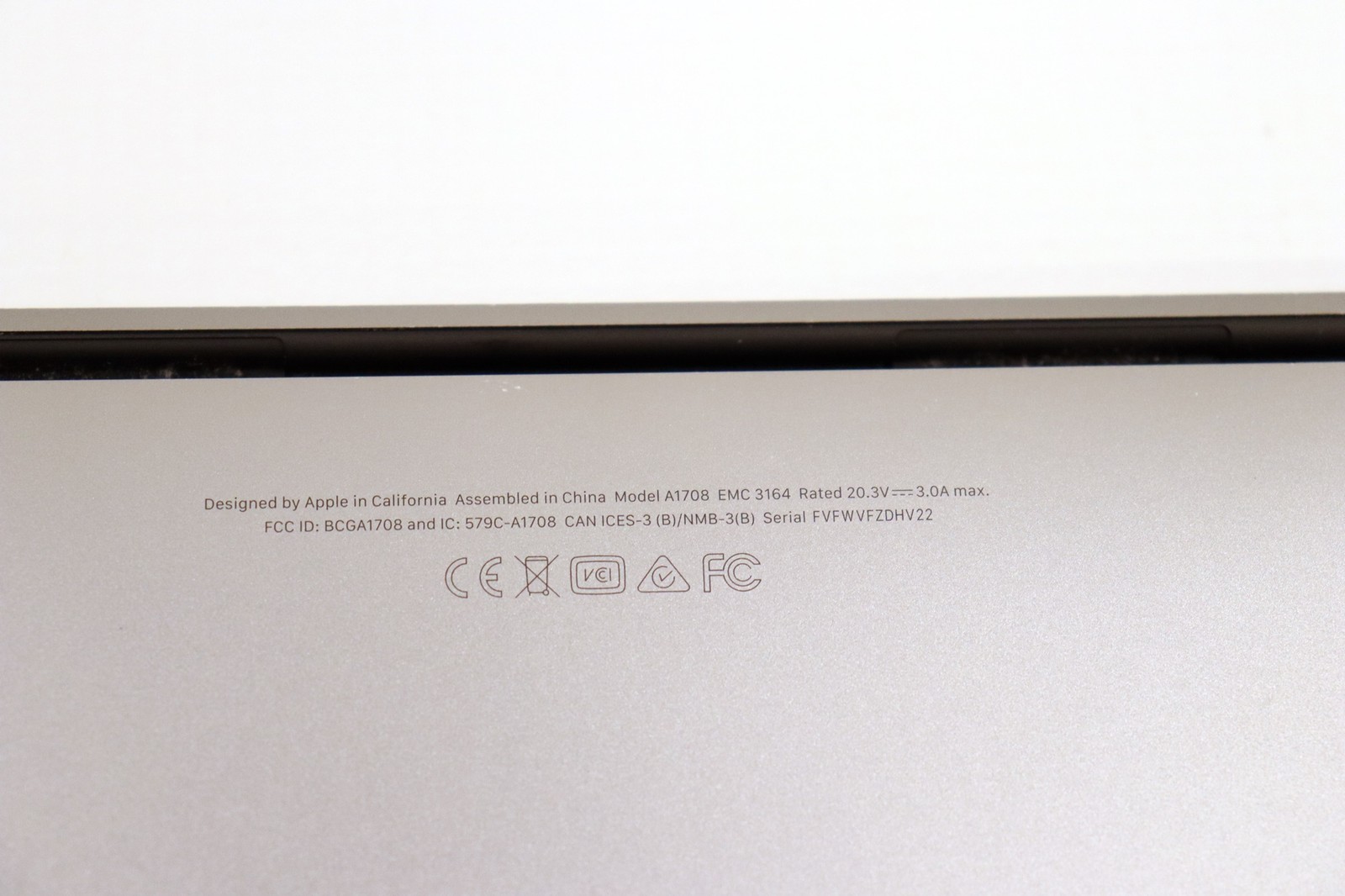 MacBook Pro a1708 i5-7360U 8GB 128GB NVME – INTERMITTENT KEYBOARD/BAD BATTERY