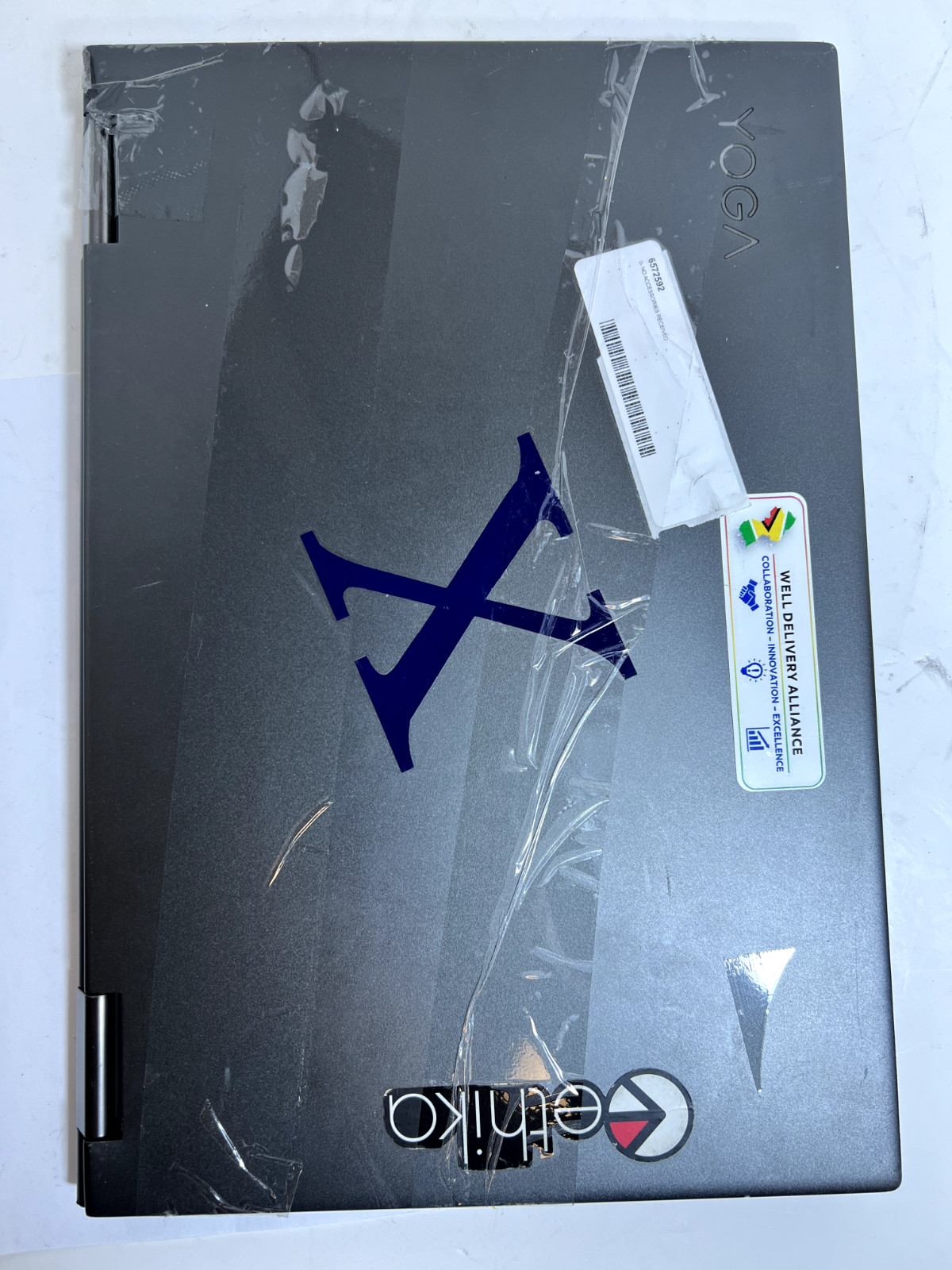 Lenovo Yoga 730-15IKB 15.6″ 2 in 1 i5-8250U 1.60 GHz 16GB No SSD As-Is *Cracked*