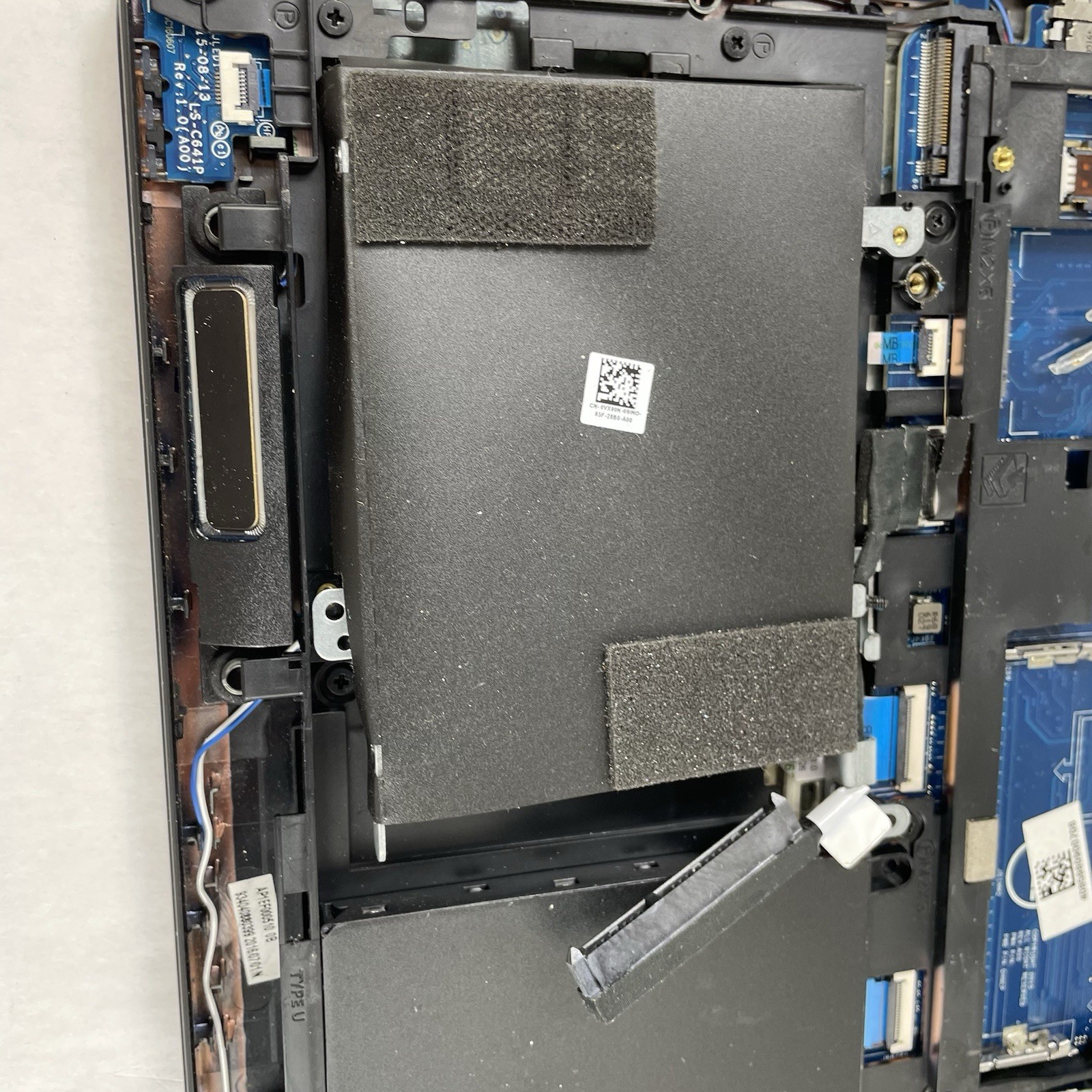Dell Latitude E5570 15.6″ i5-6300U 2.40 GHz 8 GB RAM No SSD No OS No AC