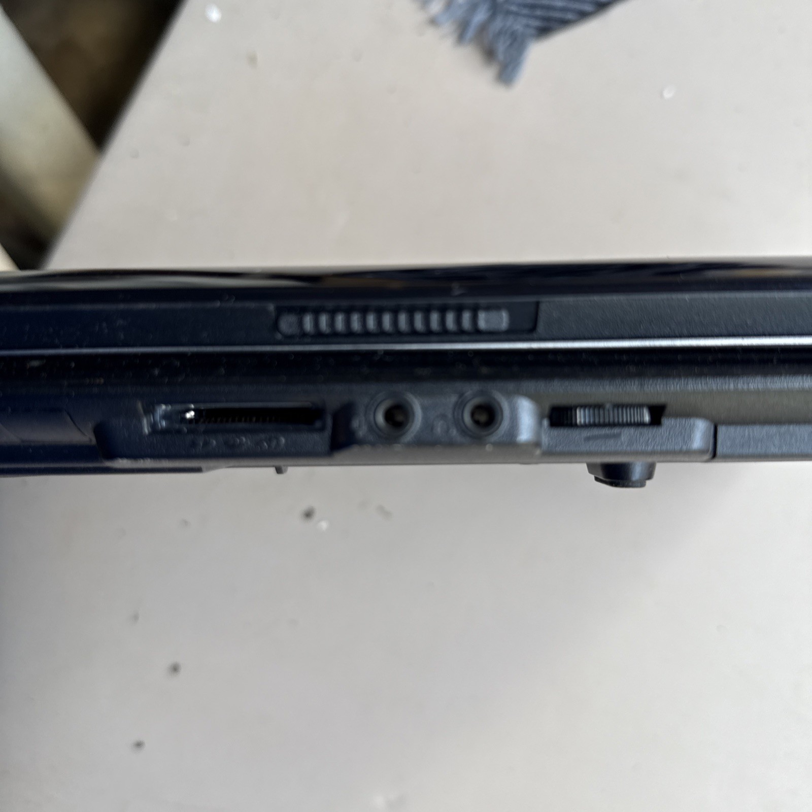 Toshiba Satellite A215-S4747 AMD Turion 64 X2 No Batt Windows Vista w/ Key As Is