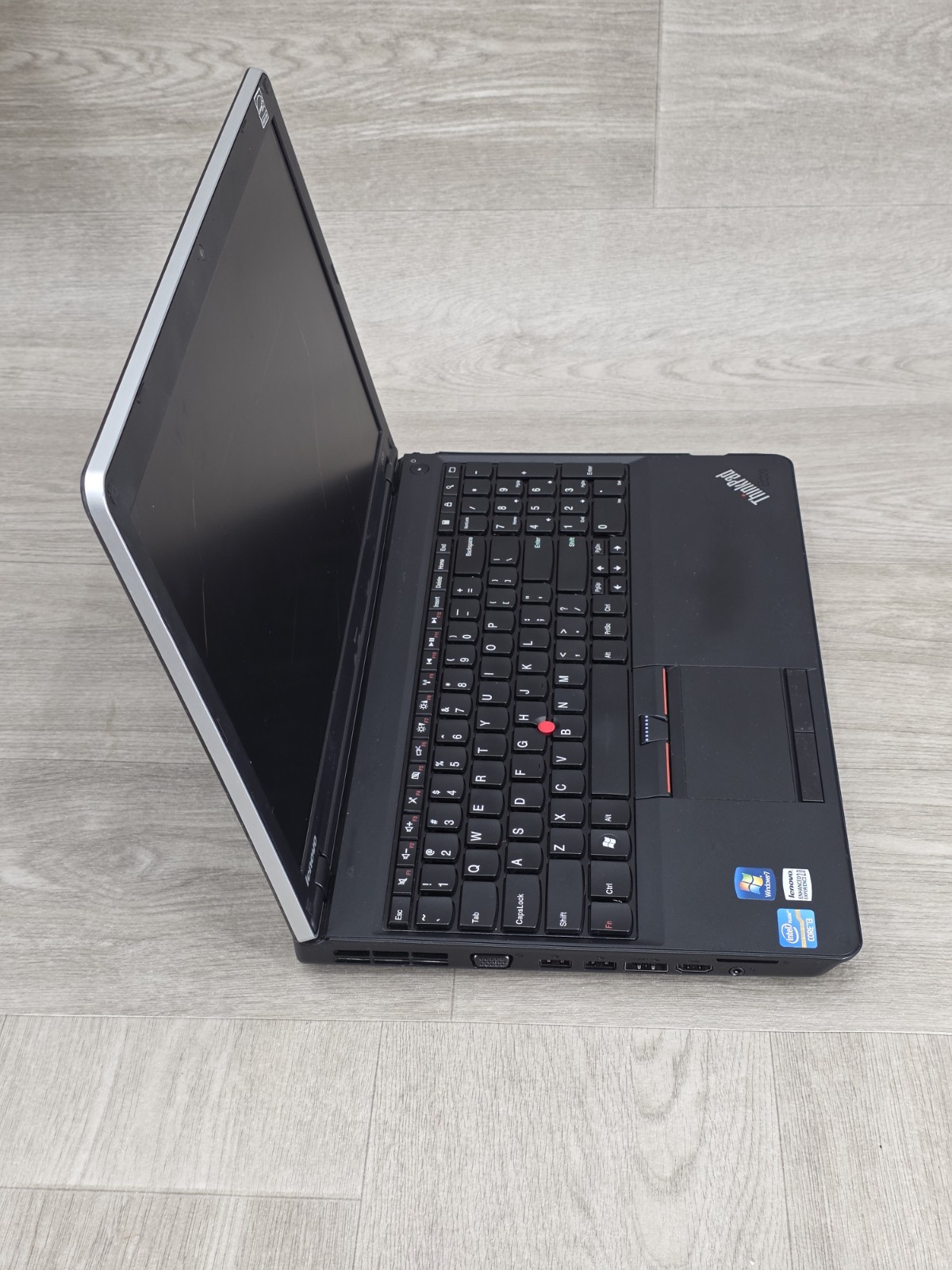 Lenovo ThinkPad Edge E520 15.6″Core i3 2.3GHz 4GB 500GB Broken Screen No Charger