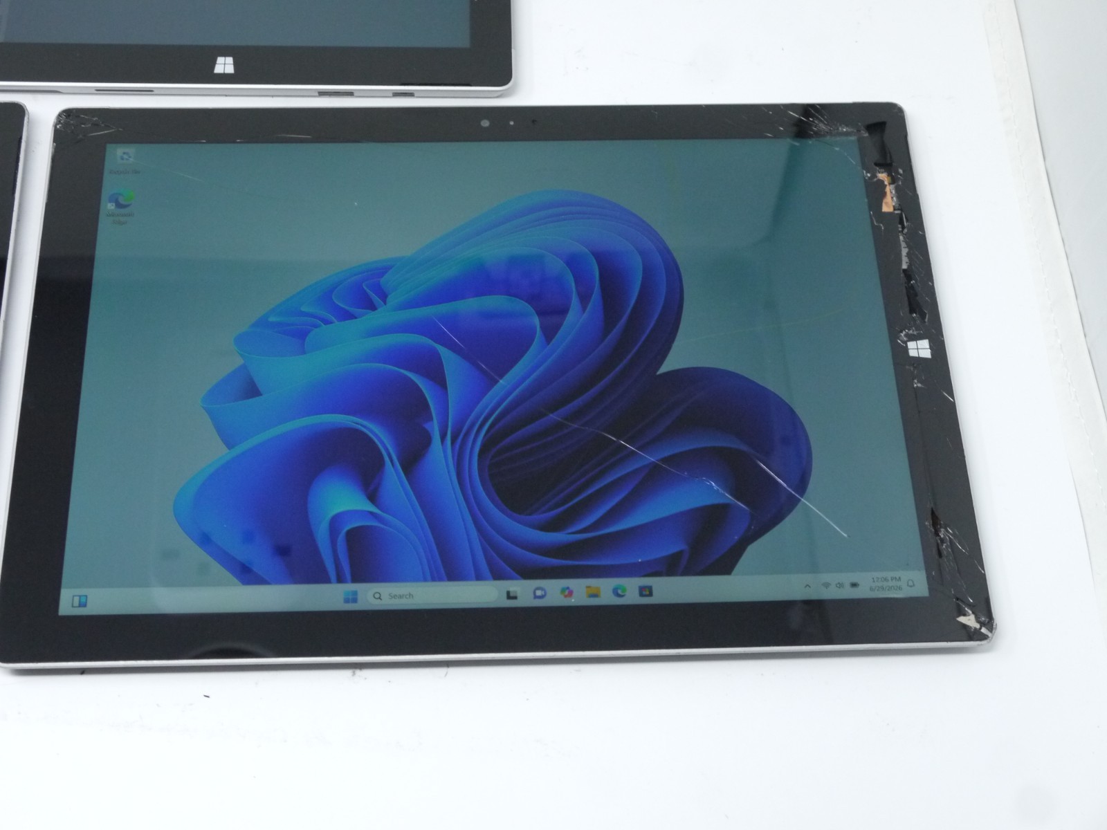 Lot of 3 Microsoft Surface Pro 3 12″ 128GB & 256GB Tablets – Working But Read
