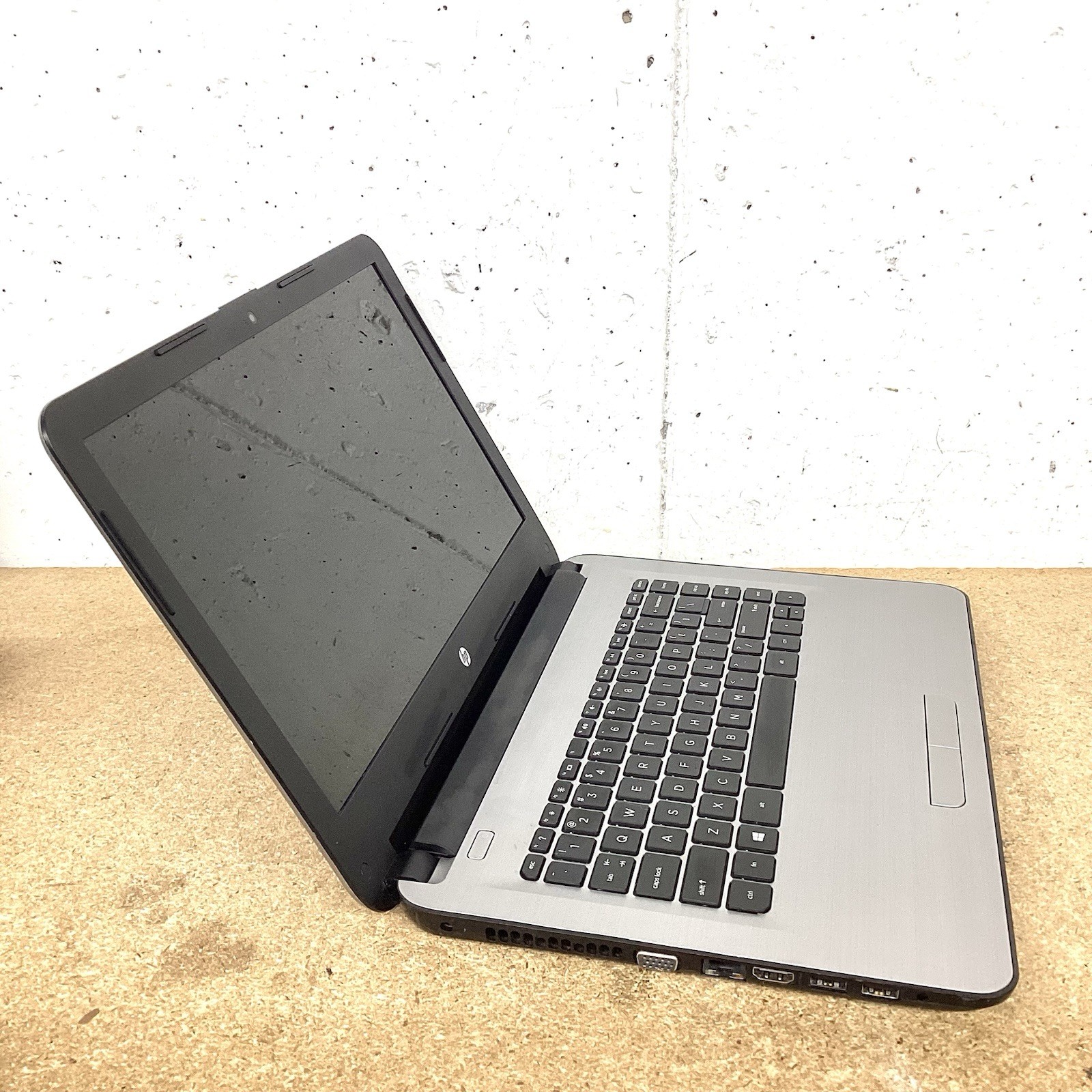 HP Notebook 15.6″ RTL8188EE Laptop Untested No Charger