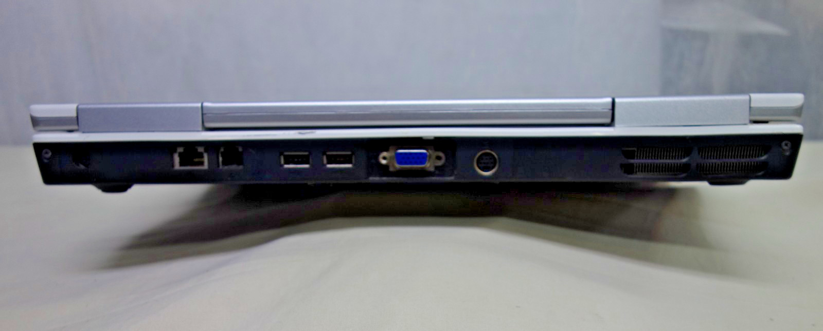 Inspiron 6400 15.4in Core 2 Duo 2 GHz 6G ram no HDD no charger for parts repair