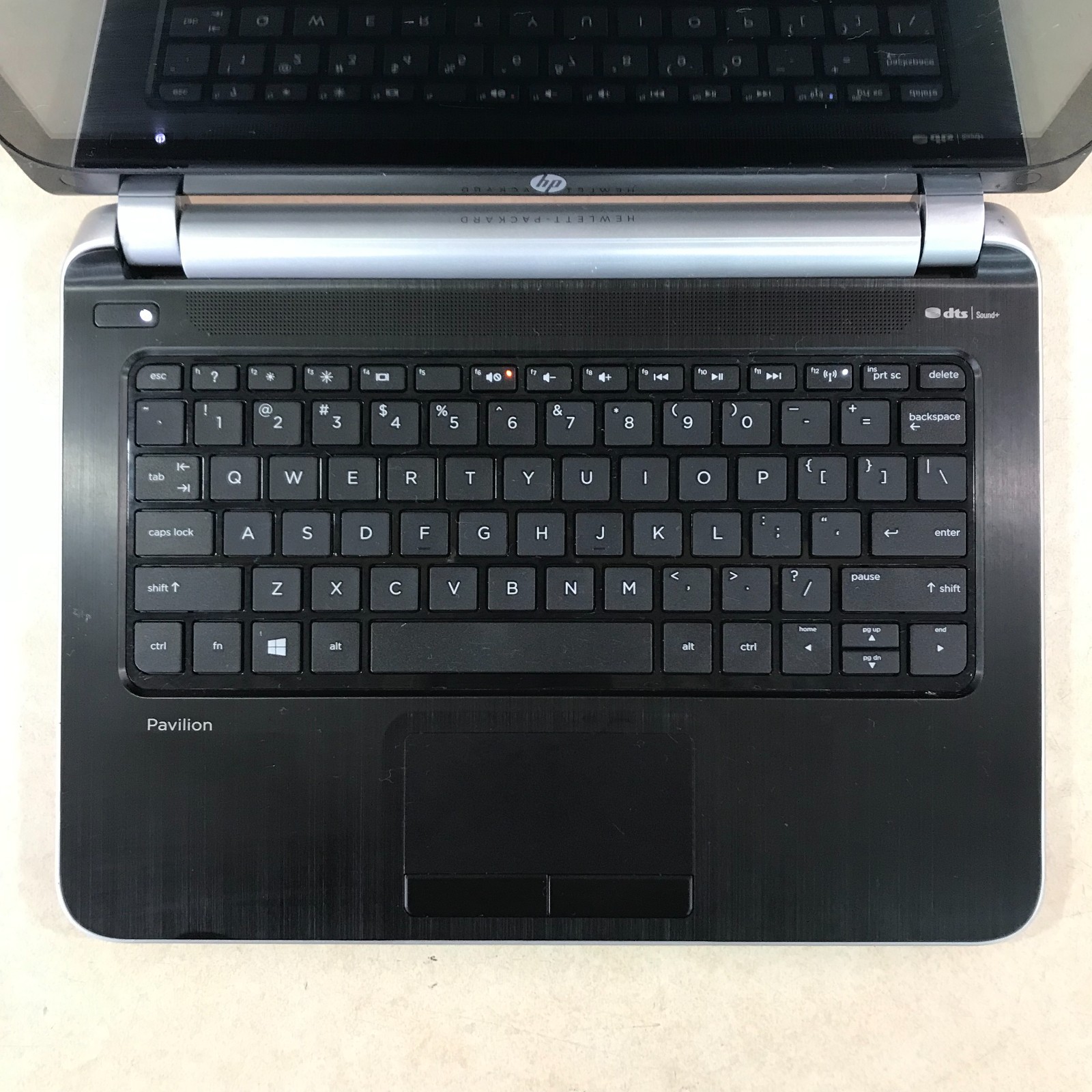 HP Pavilion 14″ Retro Gaming Laptop AMD A4-1250 1.00GHz 1GB RAM (Windows 8.1)