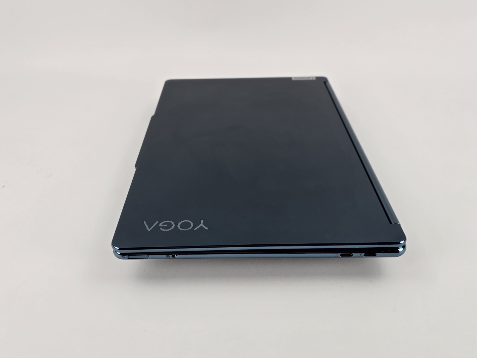 Lenovo Yoga Book 9i Dual 13.3″ 2.8K OLED Ultra 7 155U 16GB 1TB – Used – READ