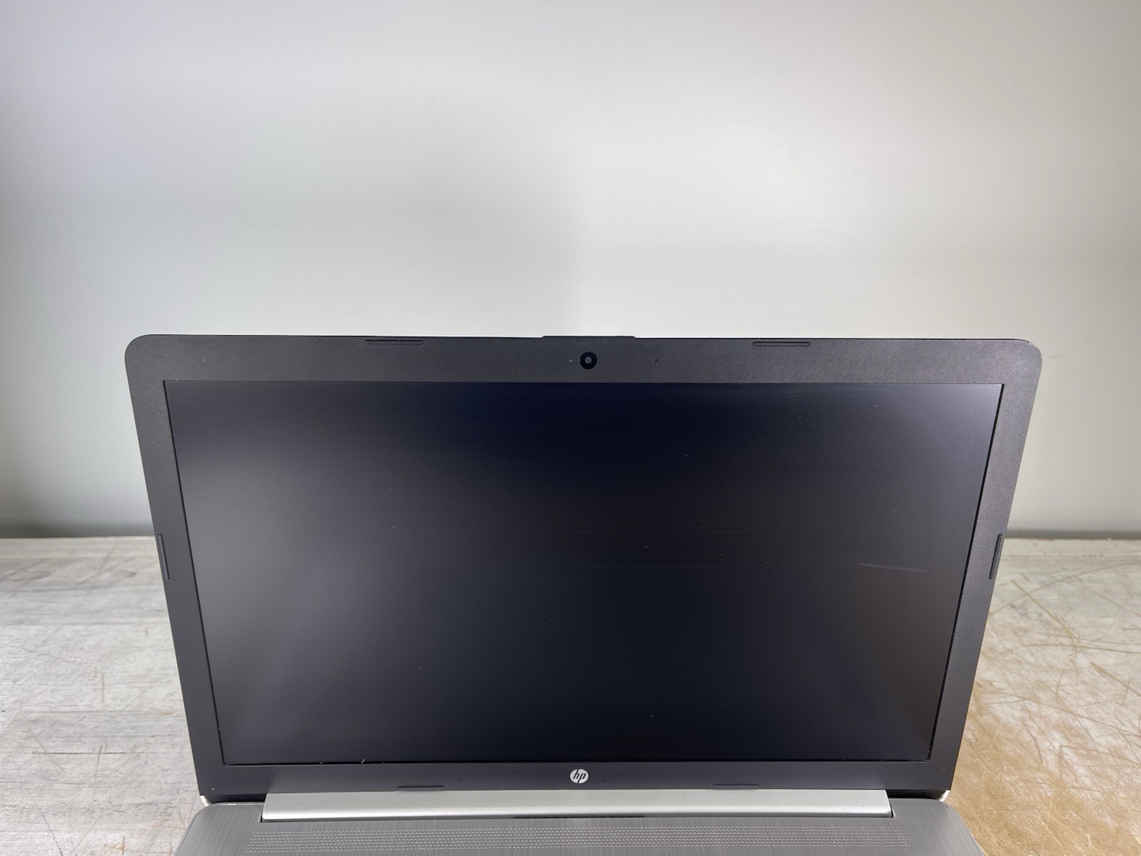 HP LAPTOP 17-BY3053CL i5-1035G1 @ 1.00GHz, 8GB RAM, NO HDD/OS – (FOR PARTS)