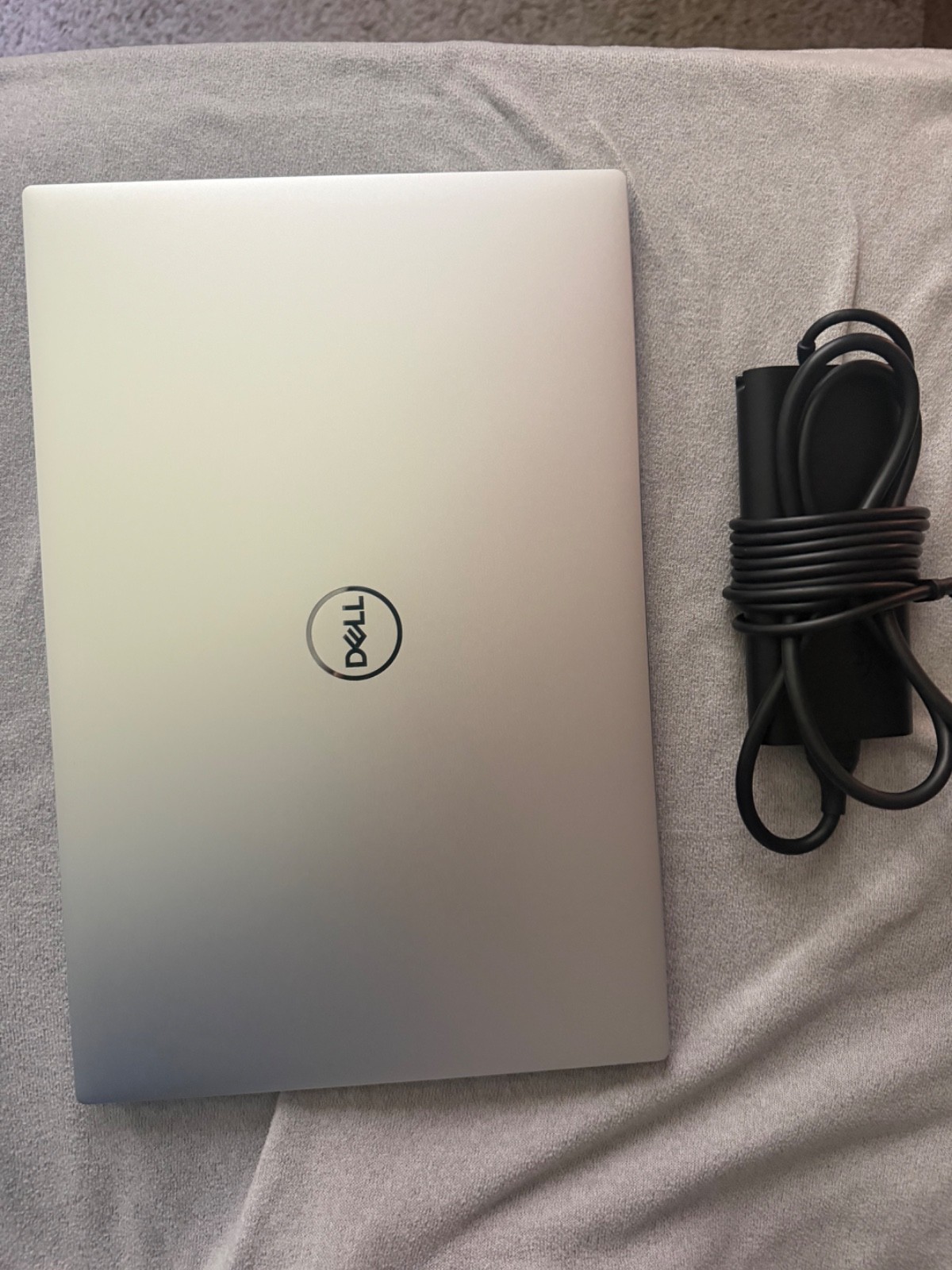 Dell XPS 15 9530 Silver OLED 3.5K i9-13900H 32GB RAM 2TB Nvidia RTX 4070 8GB