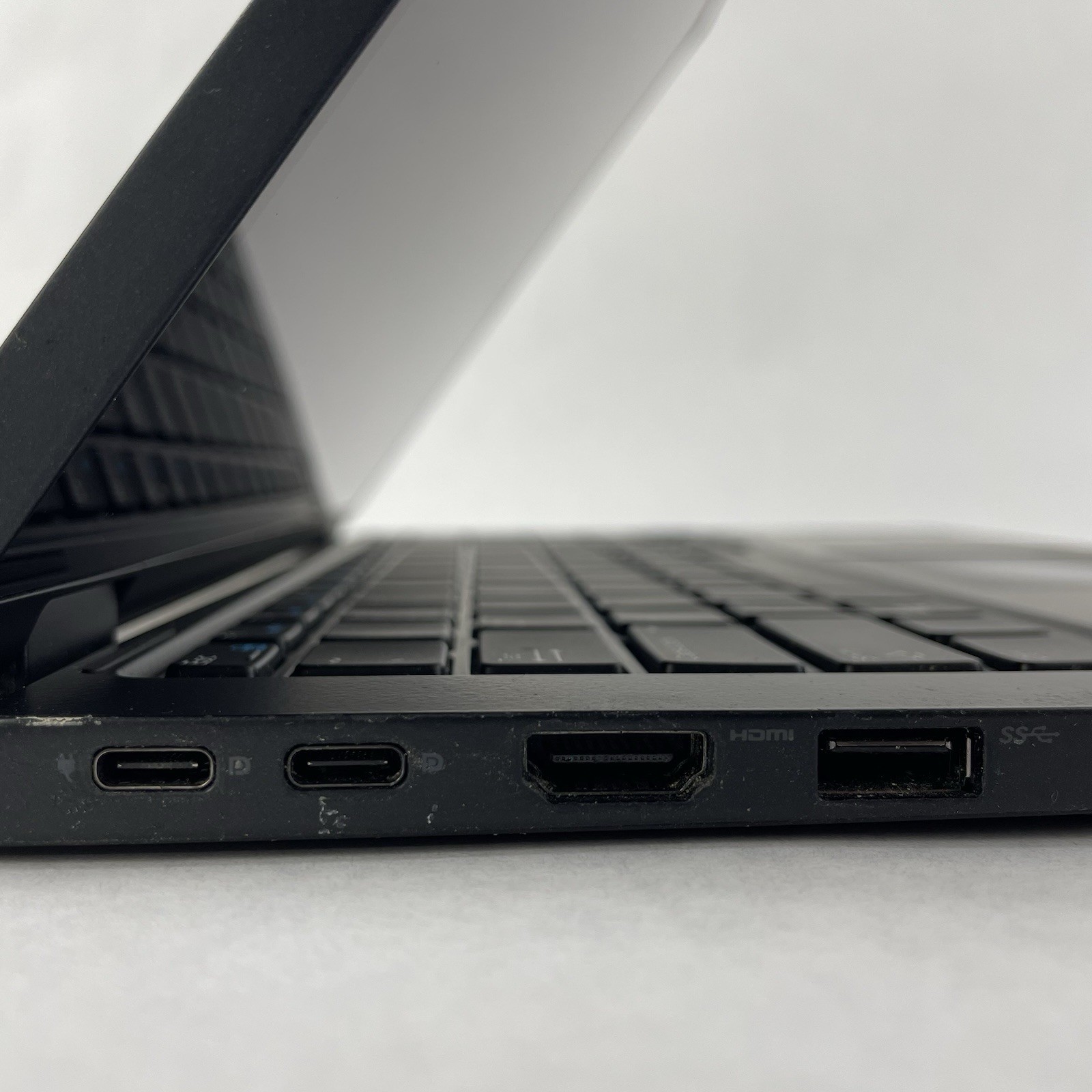 Dell Latitude 7390 2 in 1 13.3″ Touch i3-7130U 2.70 GHz 4 GB RAM No SSD/OS/Batt