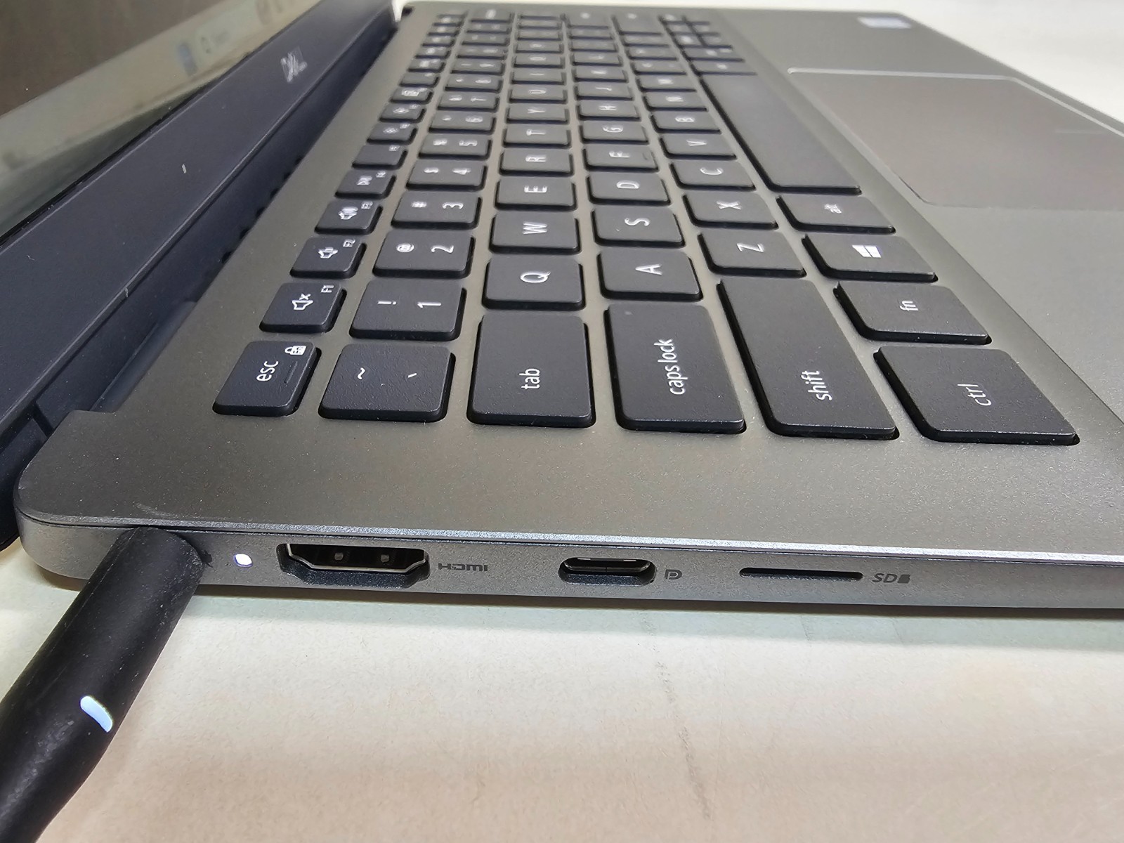 Dell Latitude 3301 Laptop – 1.8 GHz i7-8565U 8GB 256GB SSD Wi-Fi Webcam 13.3″ 3