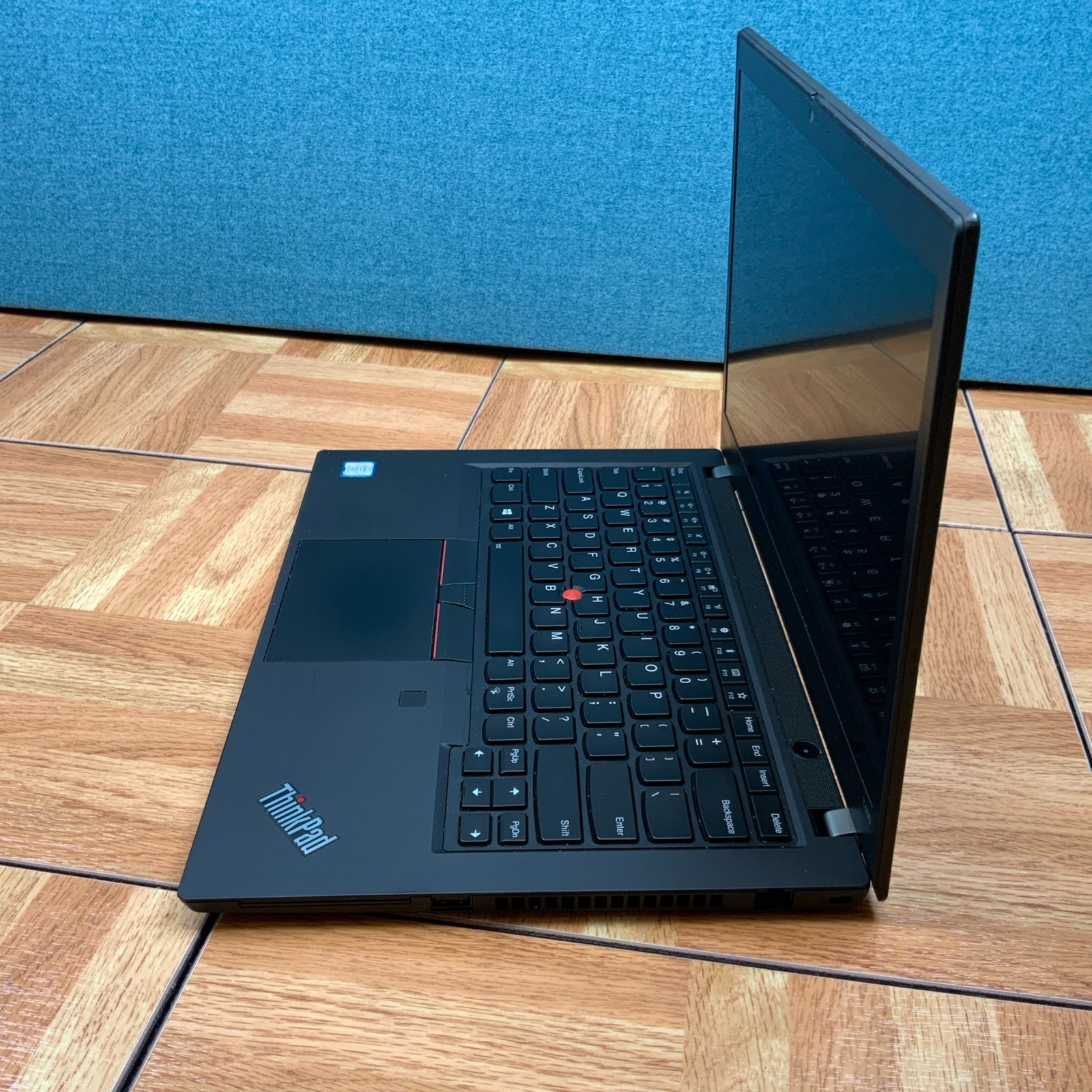 Lenovo ThinkPad T490 Intel i7-8565U 8GB RAM 512 GB SSD Win 11 Pro