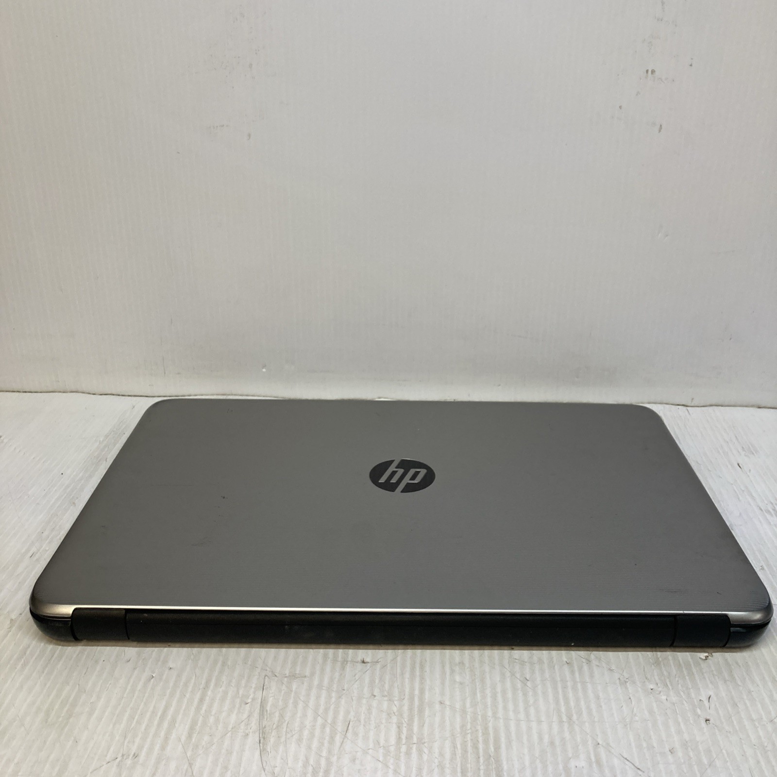 HP Notebook 15 Intel Core i3-6100U 2.3GHz no RAM/ HDD boot to BIOS