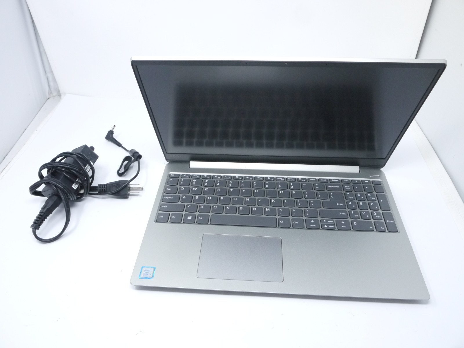 Lenovo IdeaPad 330s-15IKB 15.6″ Laptop – Core it-8250U / 4GB / 128GB SSD / Win11