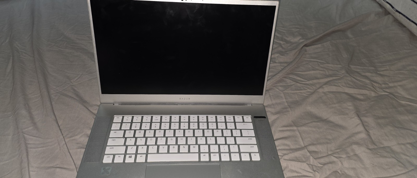 Razer Blade 15 Advanced 15.6″ Laptop | i7-9750H, 16GB, 512GB, RTX2070 **READ**