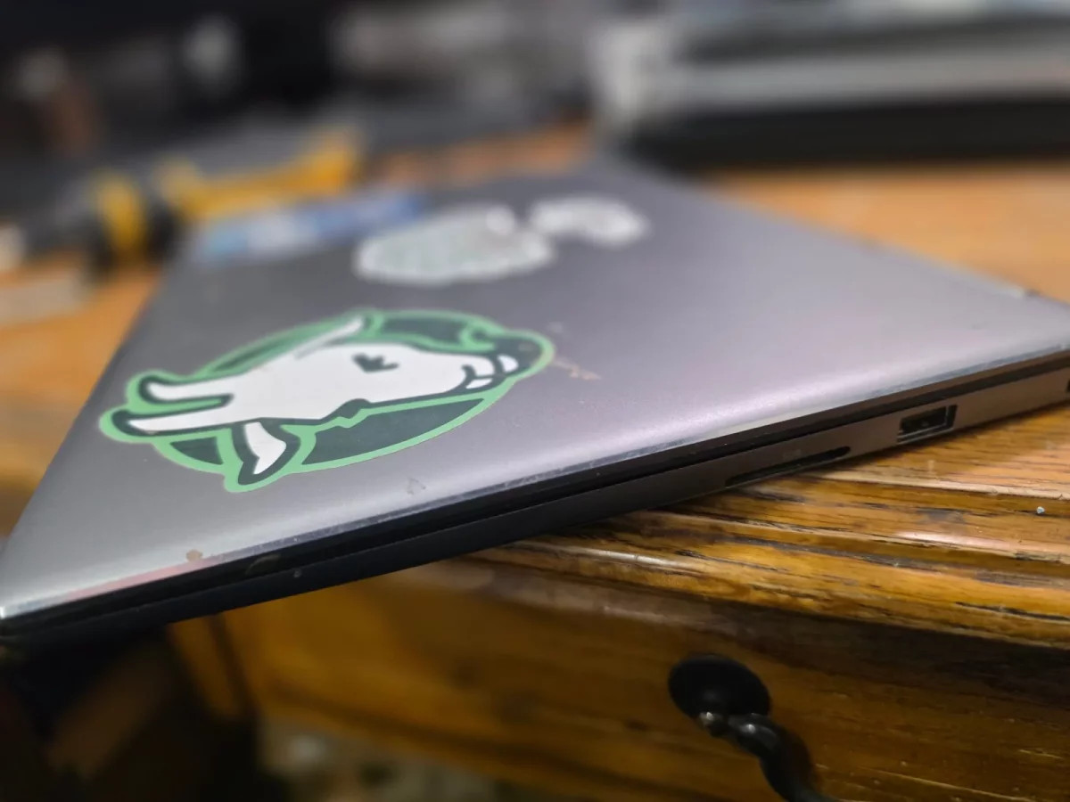 Dell Inspiron 7373, i5-8250U, 8GB, NO SSD/OS, POSTS, For Parts