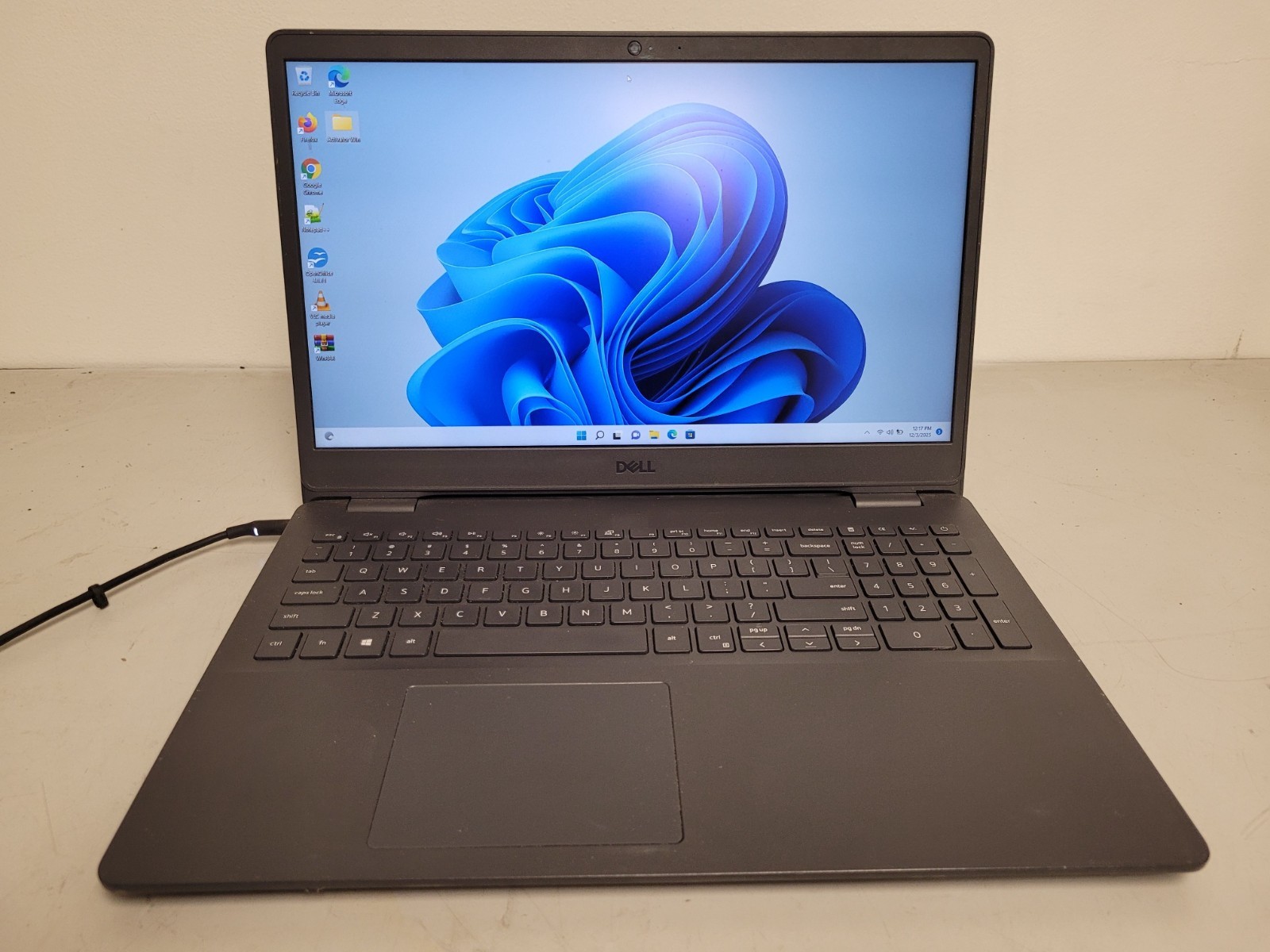 Dell inspiron 3505 15.6″rayzen5 3450u 2100mhz 12gb ram 256gb ssd charger 9BZH393