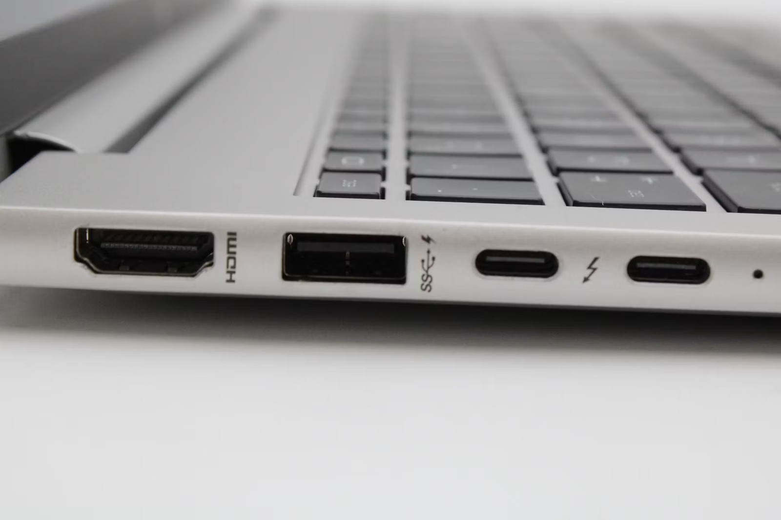 HP EliteBook 860 G10 16″ i5-1345U, 256GB NVMe, 16GB RAM