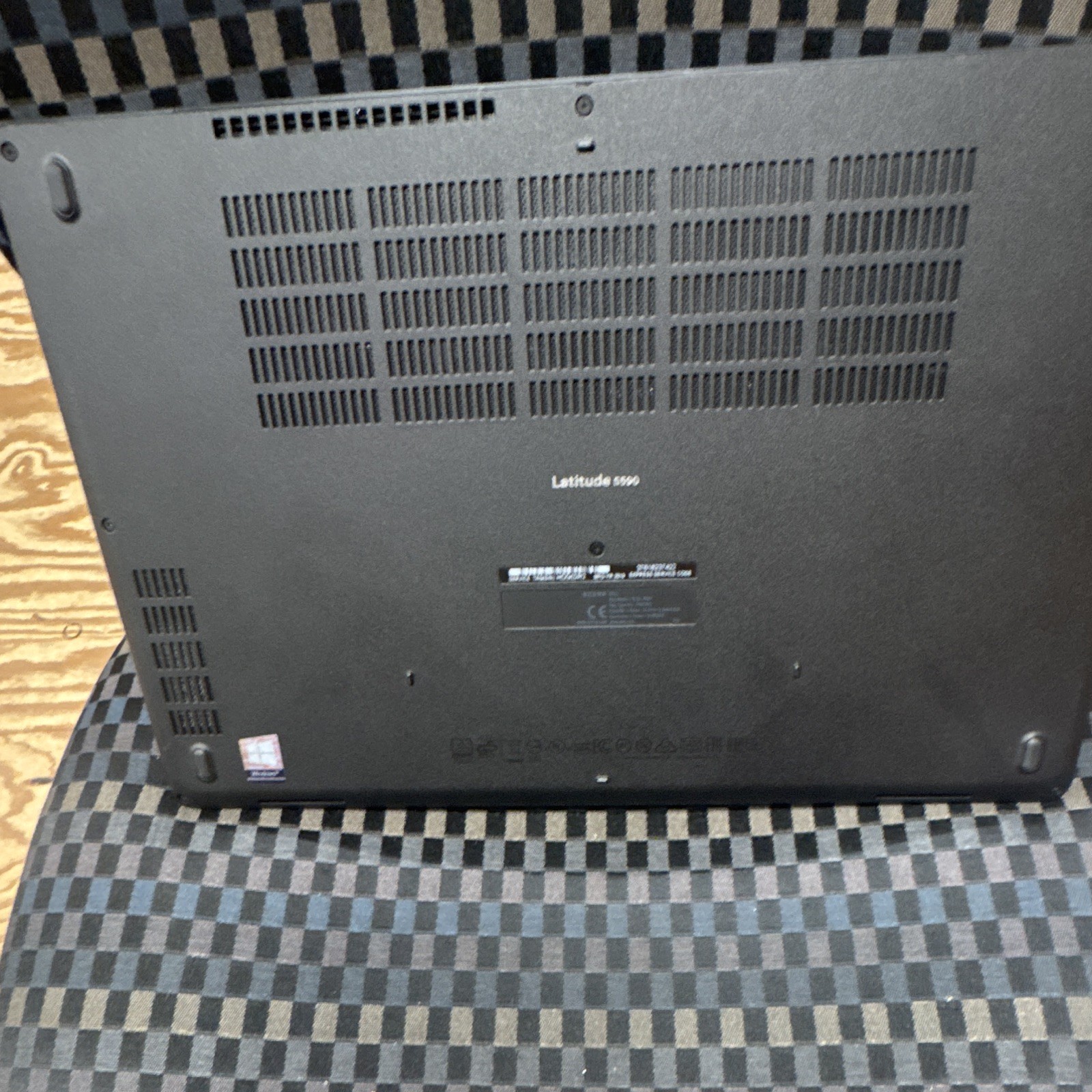 Dell Latitude 5590 15.6″ i5-8350U 16GB 512GB SSD Win 11 Pro Black