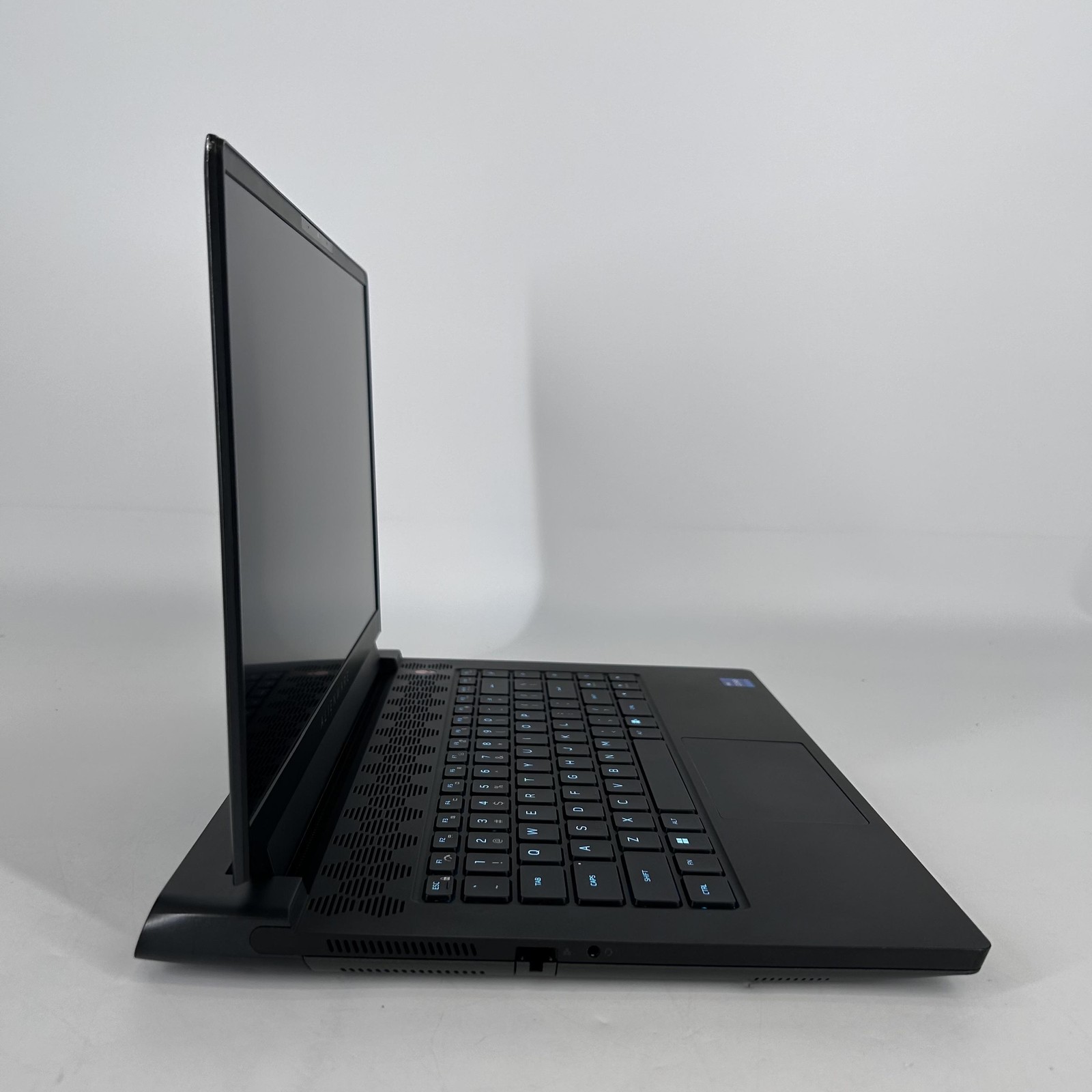 Dell Alienware m15 R7 240Hz 2K i7-12700H 16GB 1TB SSD RTX 3070 Ti WHITE SPOTS