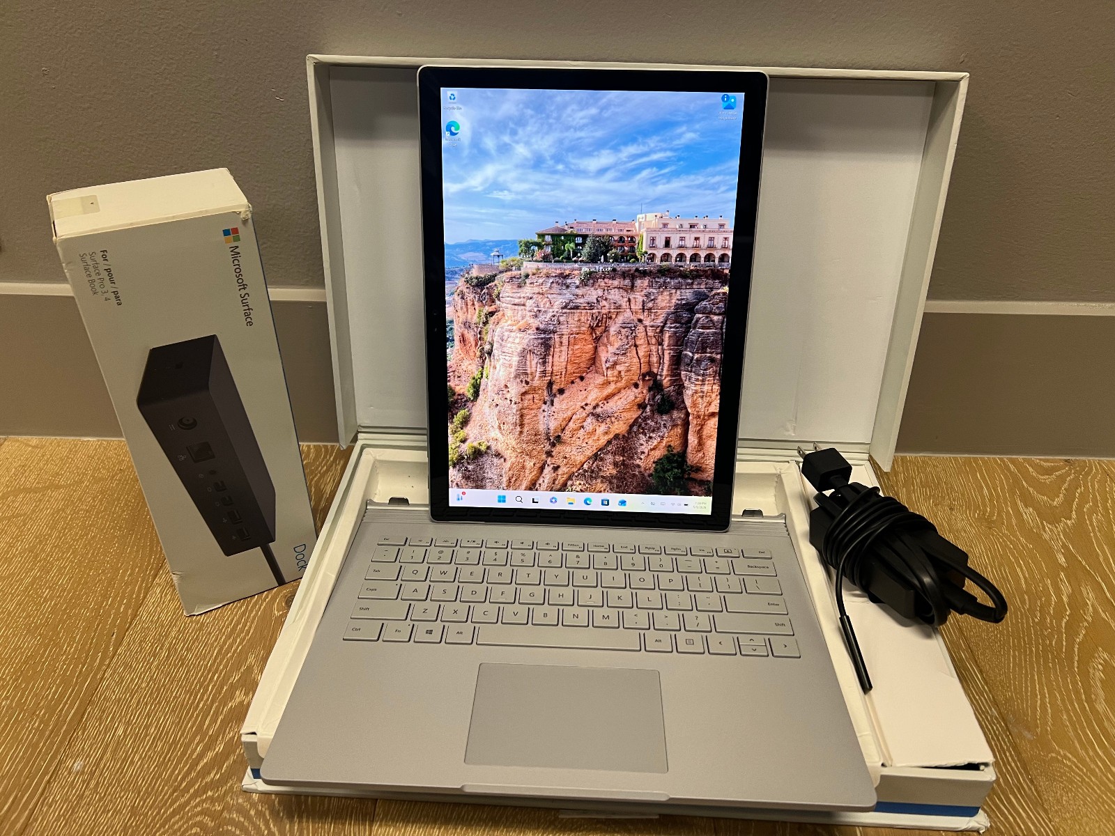 *NICE* Win 11 Pro Microsoft SurfaceBook i5 256GB 8GB NVIDIA GPU – Box + Dock