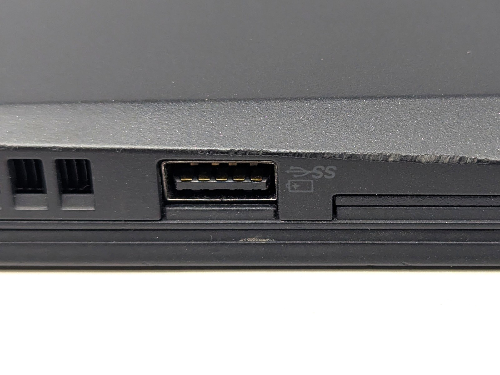 Lenovo ThinkPad T14 Gen 1 – 14″ Intel Core i5-10210U 1.6GHz 8GB RAM No OS/AC/SSD
