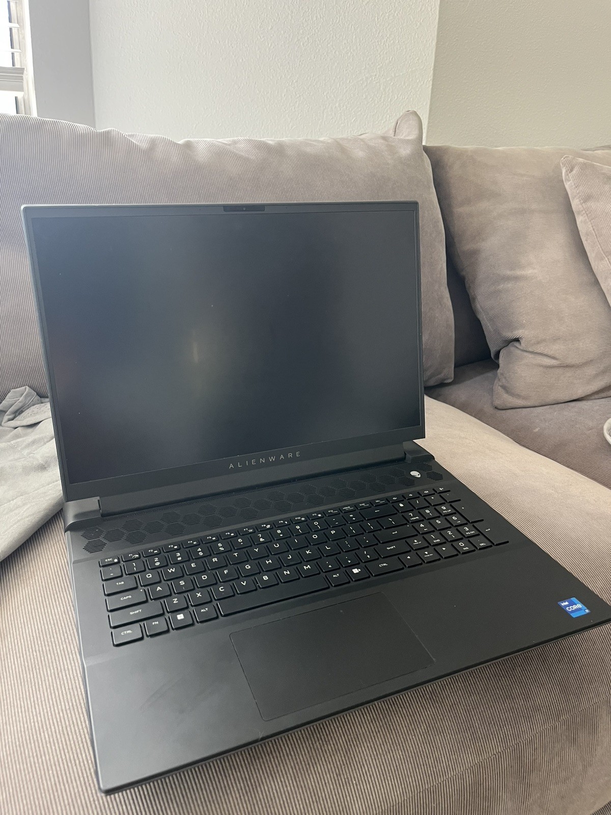 laptop gaming-Alienware m18 R2- i7 14th gen,-64GB RAM, 1TB SSD, NVIDIA 4060