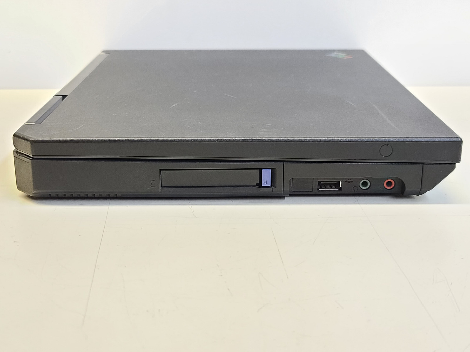 IBM Thinkpad R31 14.1″ Pentium 3 1000 + 384MB + 20GB Windows 98SE + DOCK TESTED