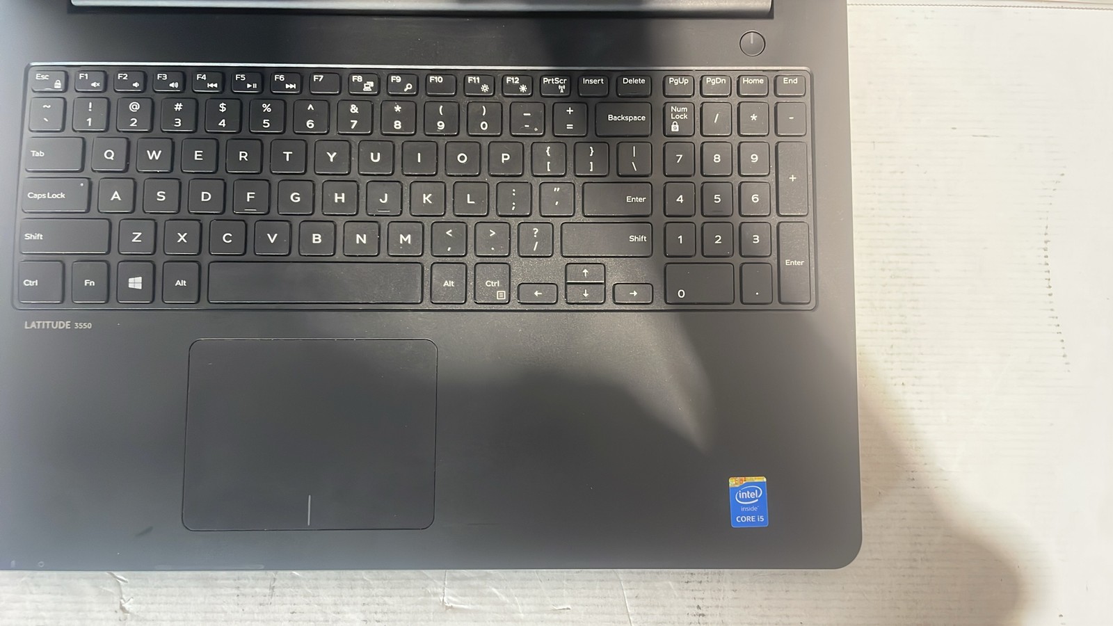 Dell Latitude 3550 P38F001 Intel Core i5 SN CW8MY32 15.6″ Laptop
