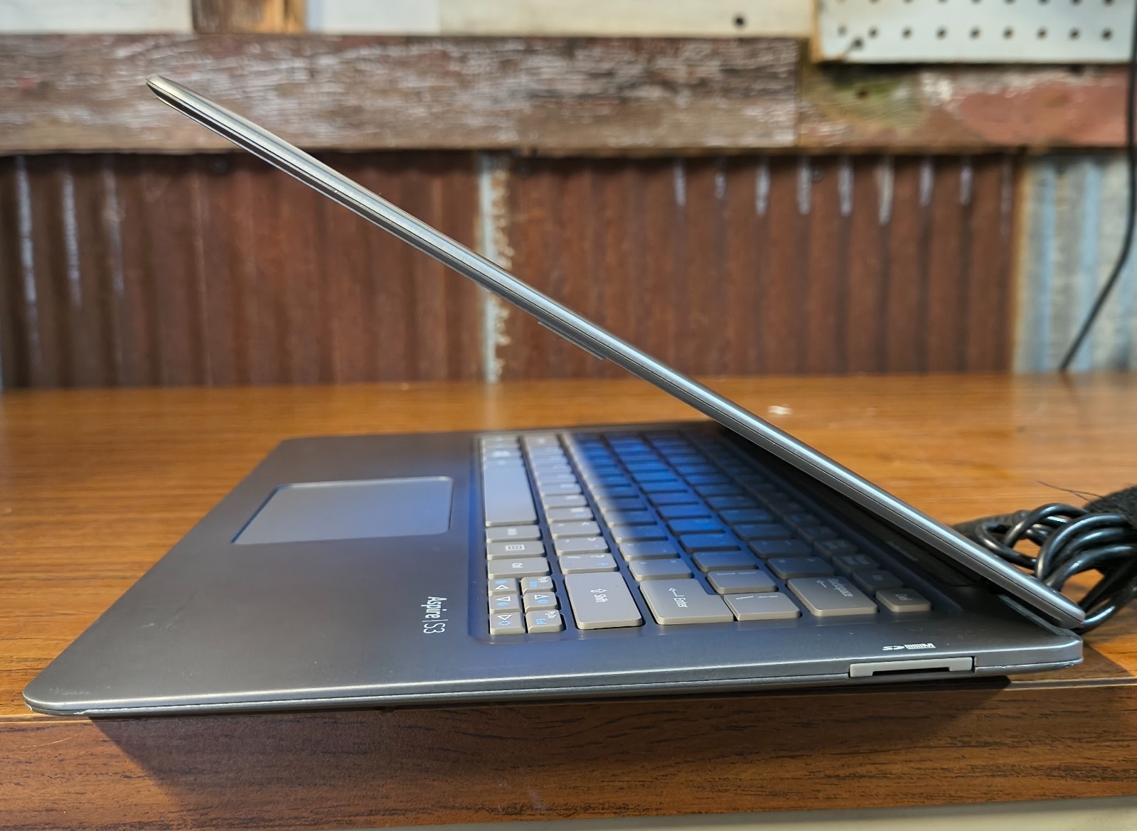 Acer Aspire S3 (Windows 11 / Core i5-2537M / 4GB / 256GB SSD) + Charger