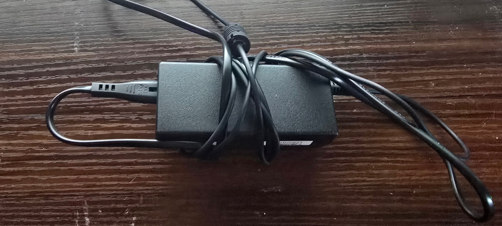 Surface 2 RT (Silver, 32GB NAND) W/ Charger & keyboard | BAD BATTERY |