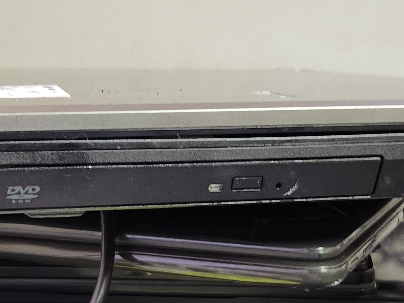 Clean Dell Latitude E5410/i5/M580@2.67Ghz/4GB/250GB/Wi-Fi/DVD/Win 7/Battery + AC