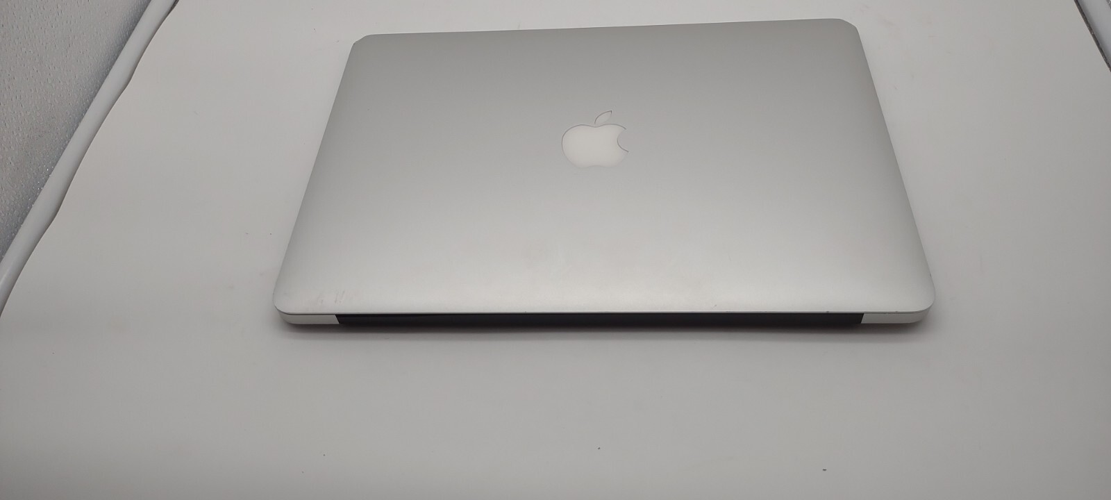 7093 MacBook Air A1466(No charger, No battery).i5.4GB.120GB SSD.13.3″.Big Sur.