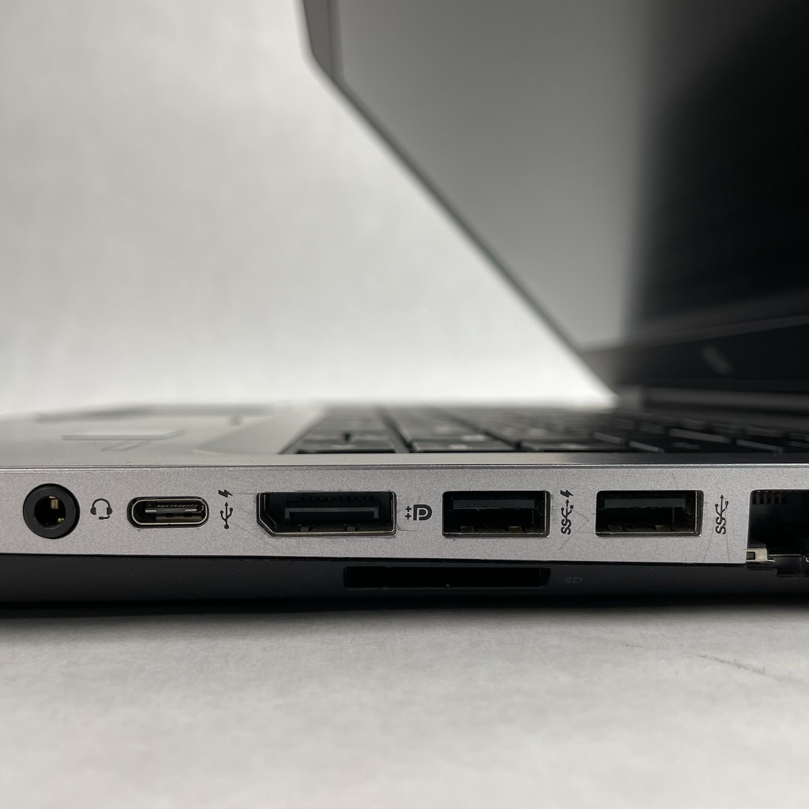 HP ProBook 640 G2 14″ i5-6200U 2.30 GHz 4 GB RAM No SSD/OS/AC