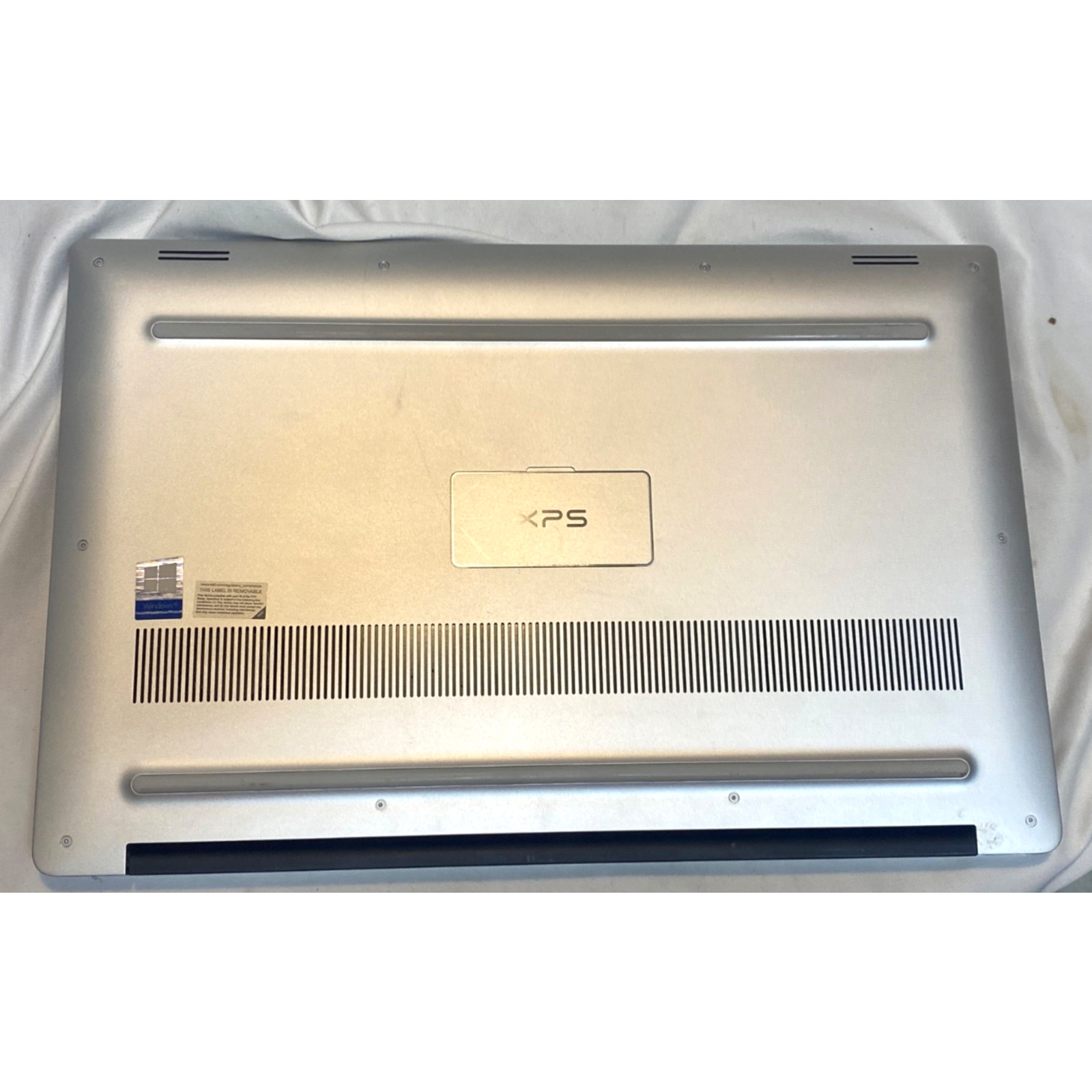 Dell XPS 15 75902 – 16GB RAM – 512GB Hard Drive SSD Windows 11 Pro w Charger