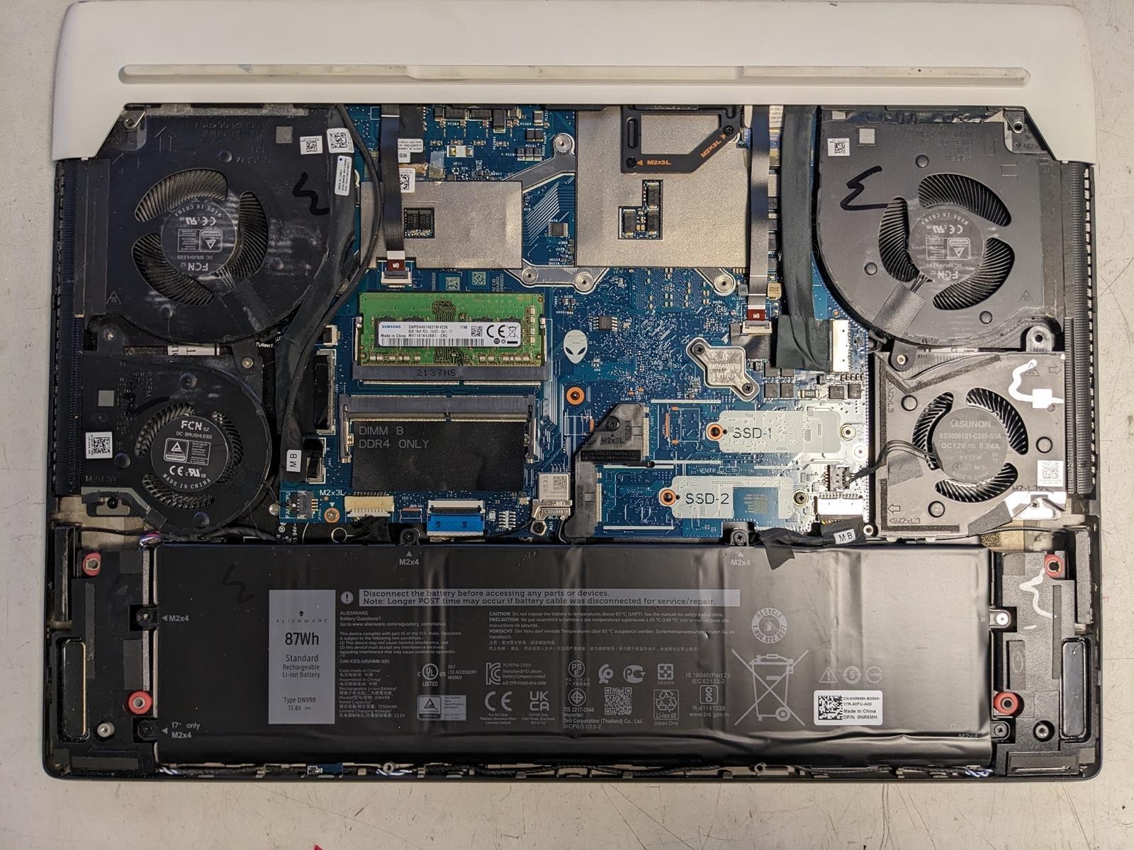 DELL ALIENWARE X17 R1 i7-11800H @ 2.30GHz, 8GB RAM, NO HDD/OS – (FOR PARTS)