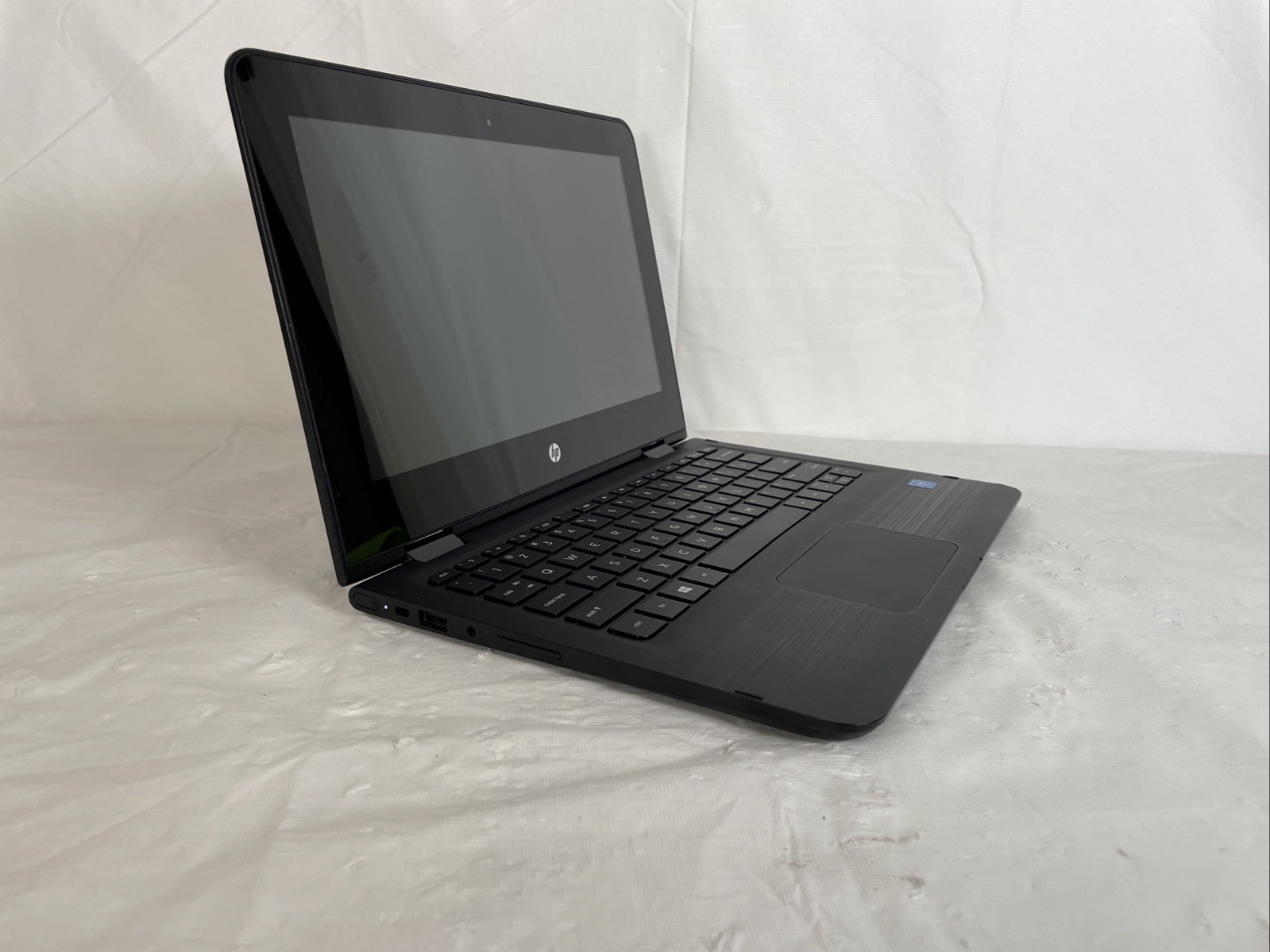 HP Pavilion x360 Convertible INTEL(R) CELERON N3060 @ 1.60GHz 4GB RAM 32GB SSD.