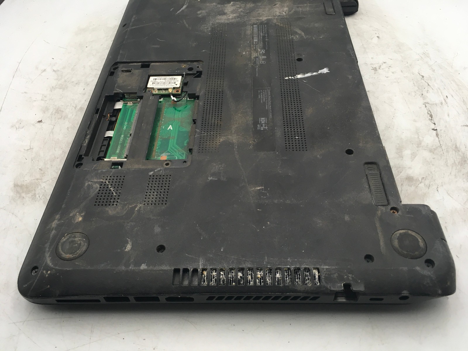 HP 15 F011NR – FOR PARTS – AMD E2 QUAD CORE – NO RAM/DAMAGED RAM SLOTS -READ- BB
