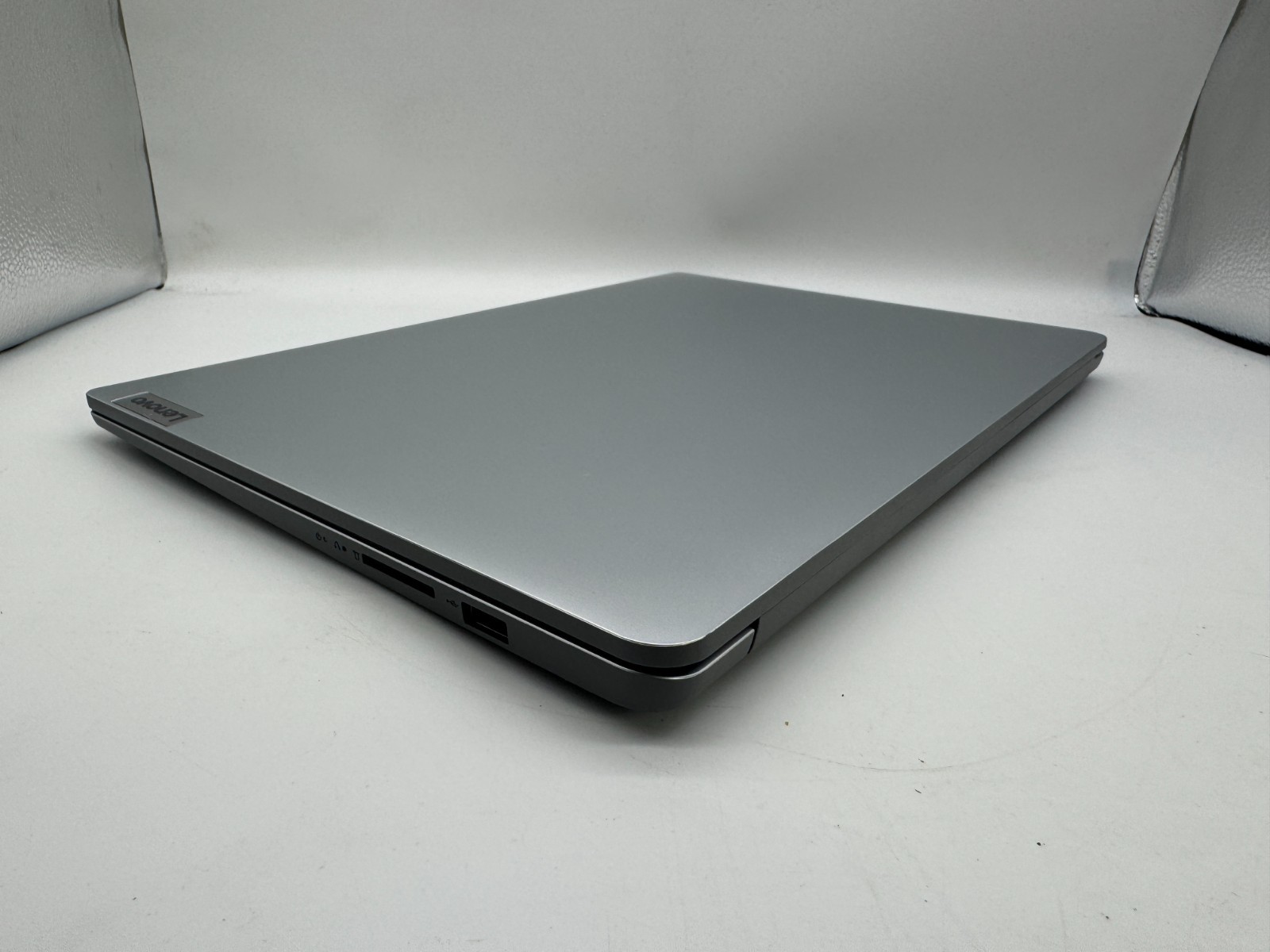 Lenovo Ideapad 1 15IAU7 15.6″ Touch laptop Intel Core i3 256GB 8GB 82QD00DHUS