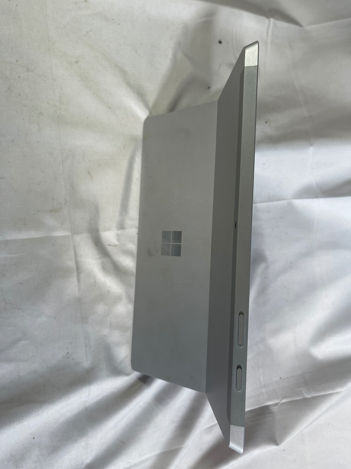 Microsoft Surface 3 Intel(R) Atom(TM) x7-Z8700 CPU @ 1.60GHz 2GB 63GB SSD 10.8″