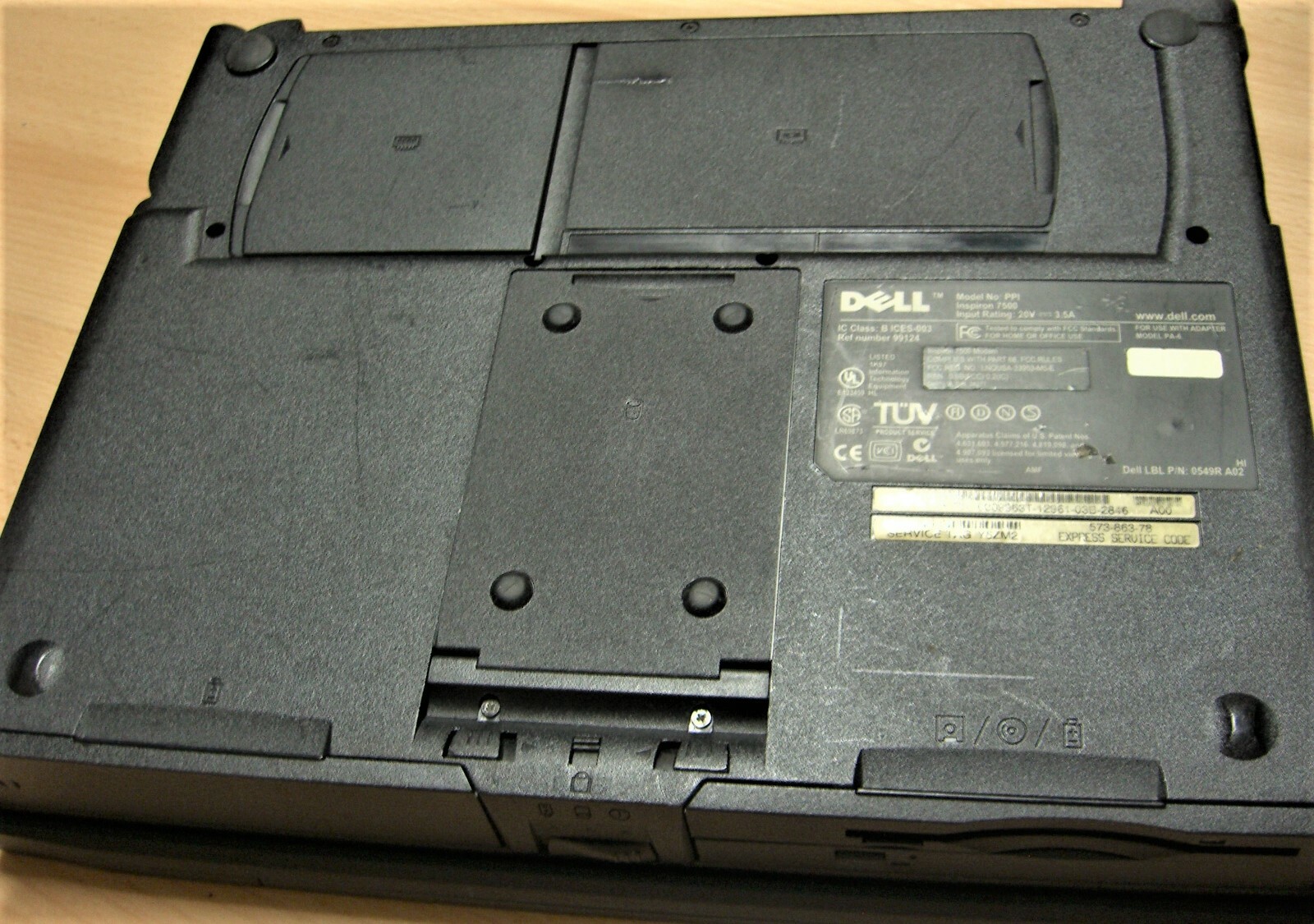 Old Dell Inspiron 7500 Laptop w/CPU/HD/Rams & Dock for collector (Working As Is)