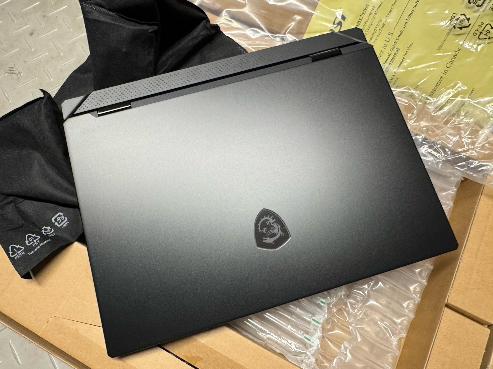 MSI Raider 18 HX A14VIG 240Hz QHD+ 2.2 GHz i9-14900HX 32GB 1TB SSD RTX 4090