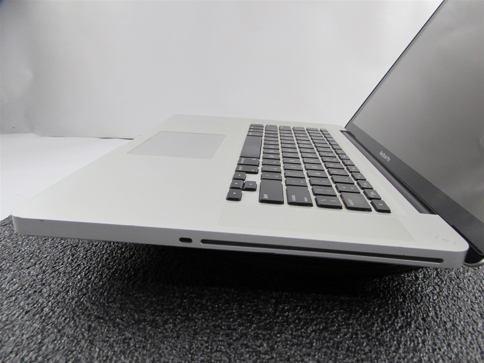 APPLE MACBOOK PRO A1286 CORE I5-520M NO HDD 4GB RAM NVIDIA GT 330M NO O.S/BATT