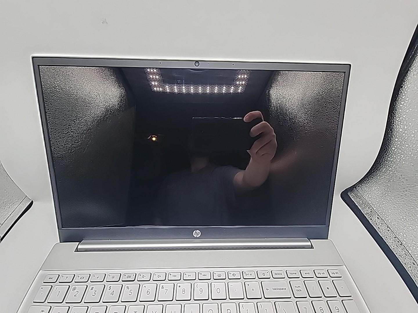 HP Pavilion Laptop 15-eh2085cl 15″ FHD Touch RYZEN 7 5825U RADEON 1TB 32GB *READ