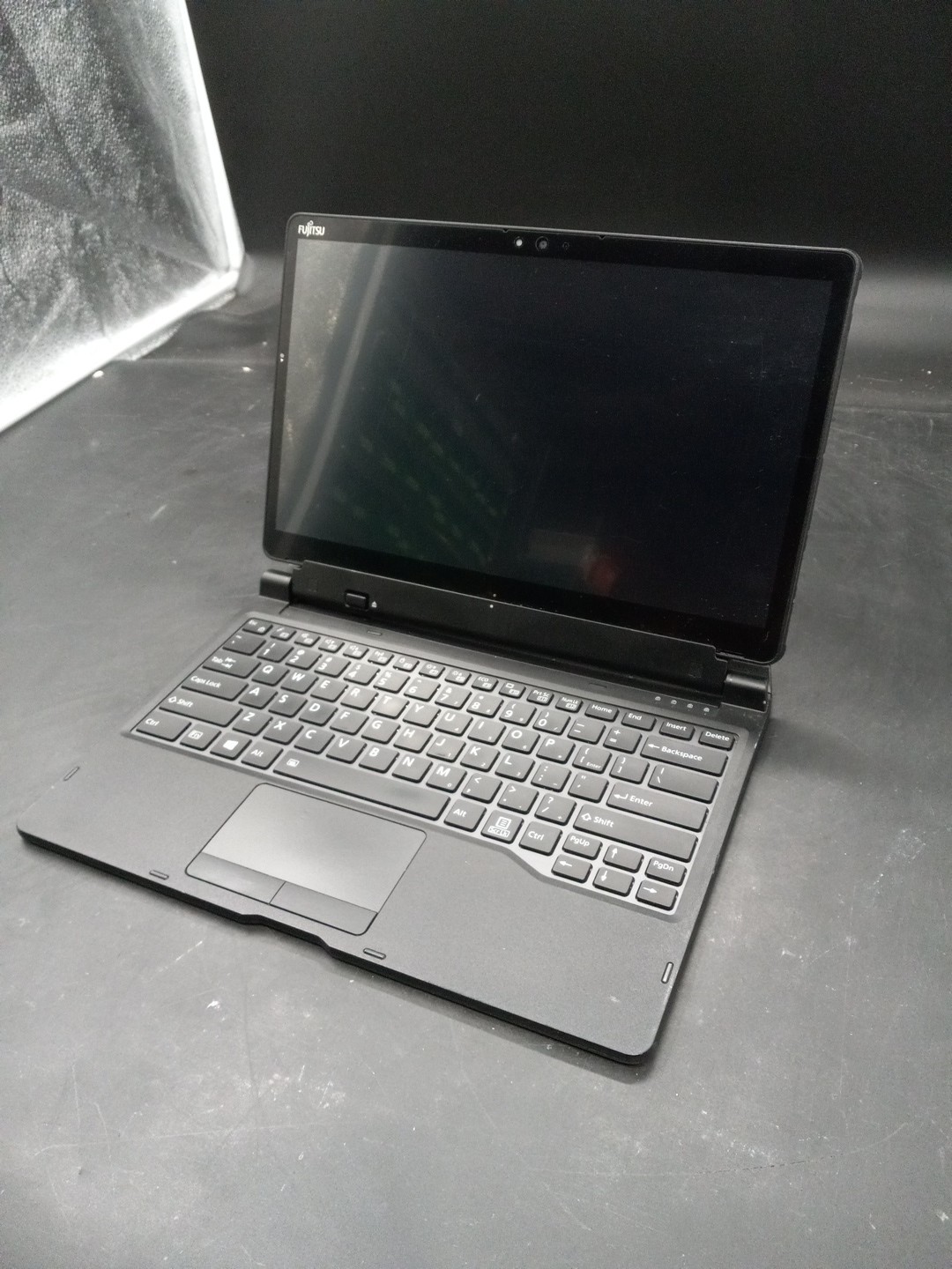 Lot of 13 – Fujitsu Stylistic Q739 – i7-8665U 1.90GHz – 16GB – 256GB – No OS