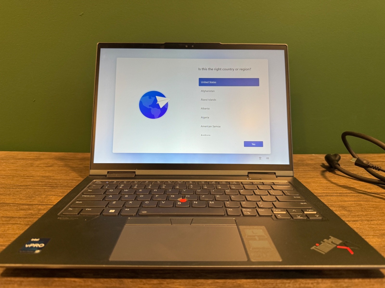 Lenovo ThinkPad X1 Yoga Gen 7 14″ i7-1265u 16GB 256GB Windows11