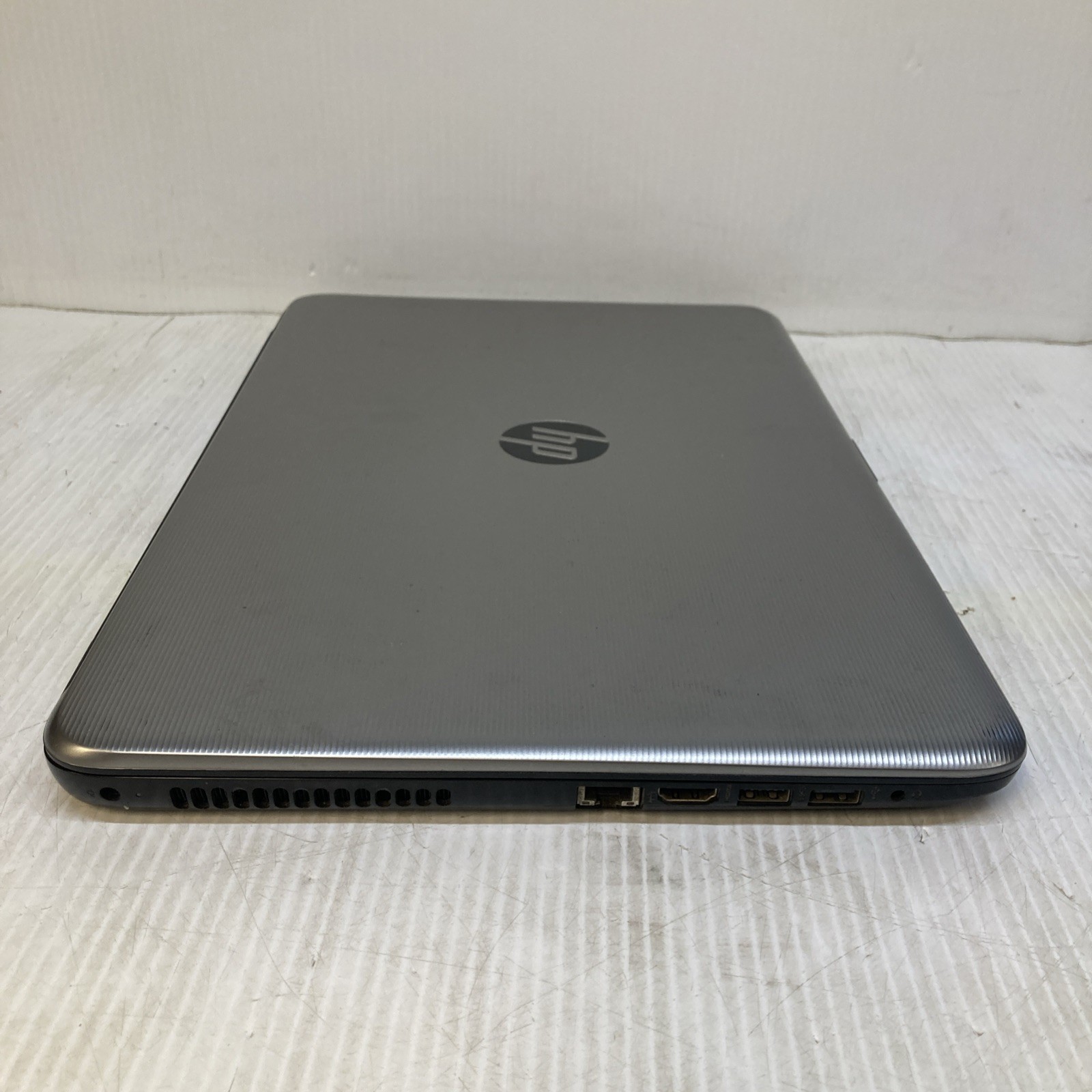 HP Notebook 15 Intel Core i3-6100U 2.3GHz no RAM/ HDD boot to BIOS