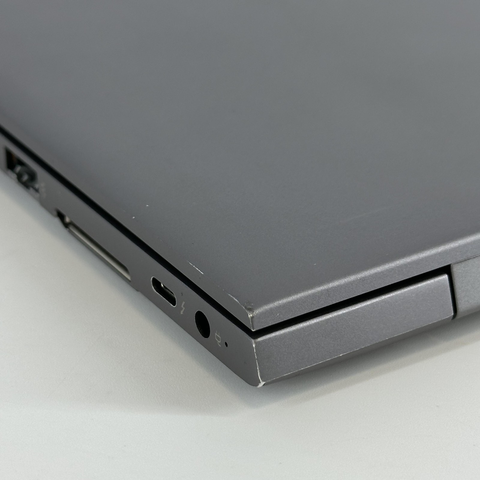 HP ZBook 15u G5 15.6 FHD i7-8650U 1.90GHz 16GB 512GB SSD AMD Radeon Pro WX 3100