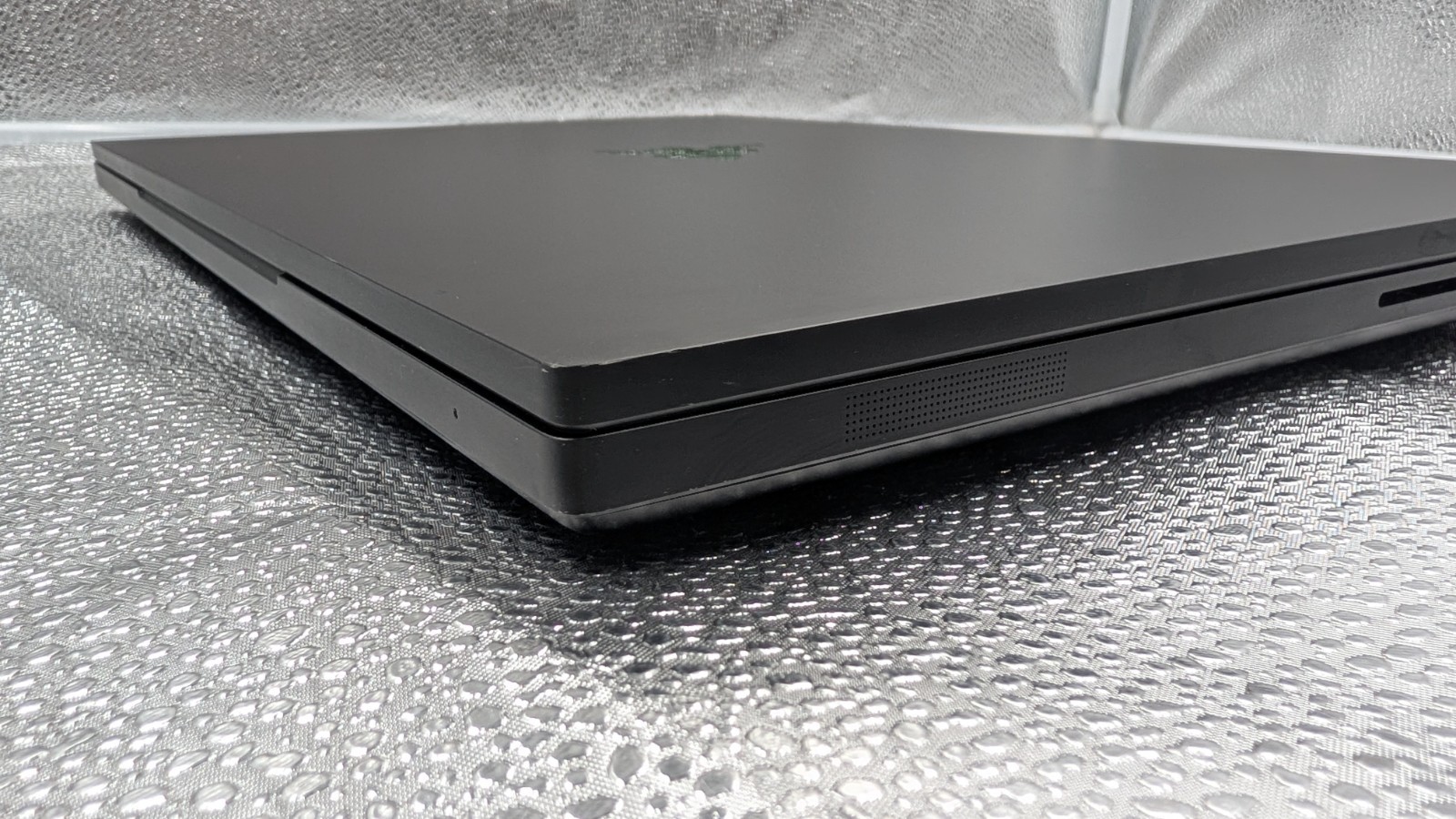 Razer Blade 18 300Hz Mini-LED i9-14900HX RTX 4090 32GB 2TB Gaming Laptop